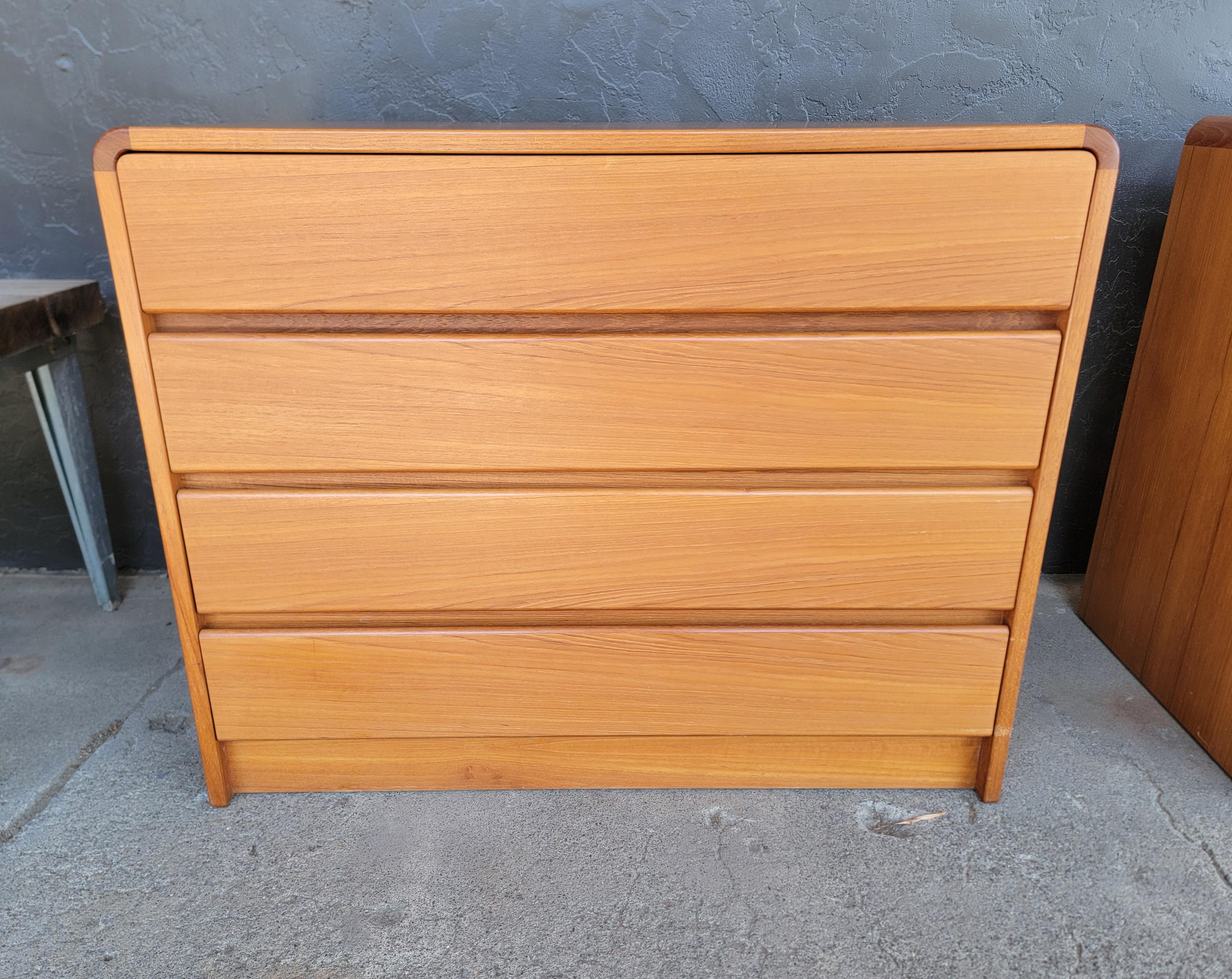 Dänisch Modern PAIR Teak Kommoden im Zustand „Gut“ im Angebot in Fulton, CA