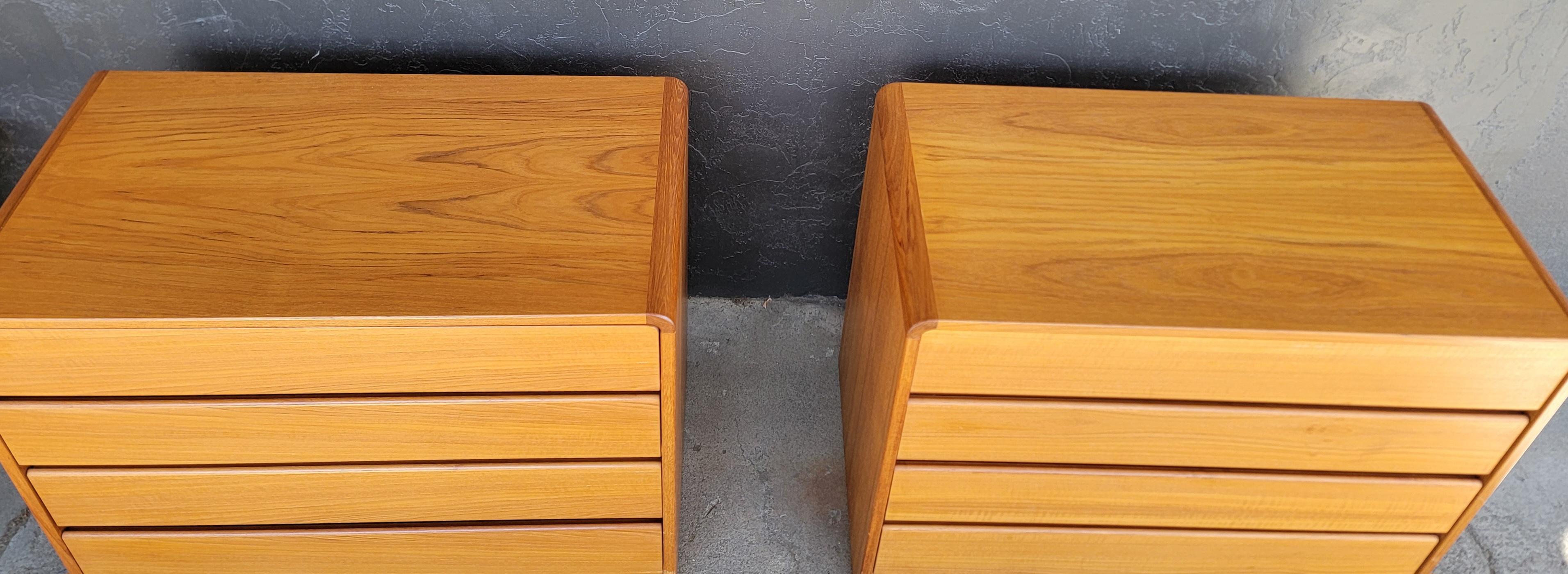 Dänisch Modern PAIR Teak Kommoden (Teakholz) im Angebot
