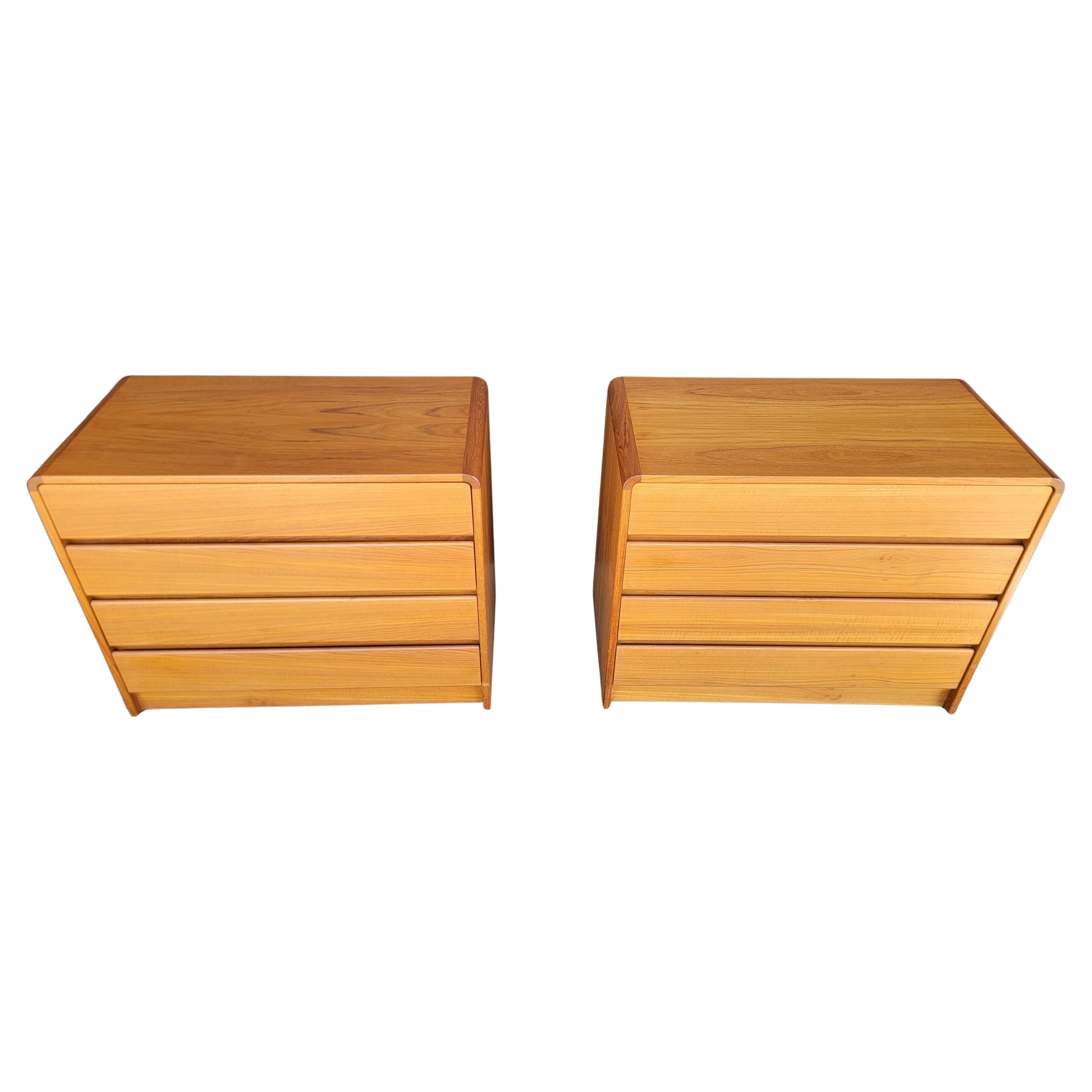 Dänisch Modern PAIR Teak Kommoden im Angebot