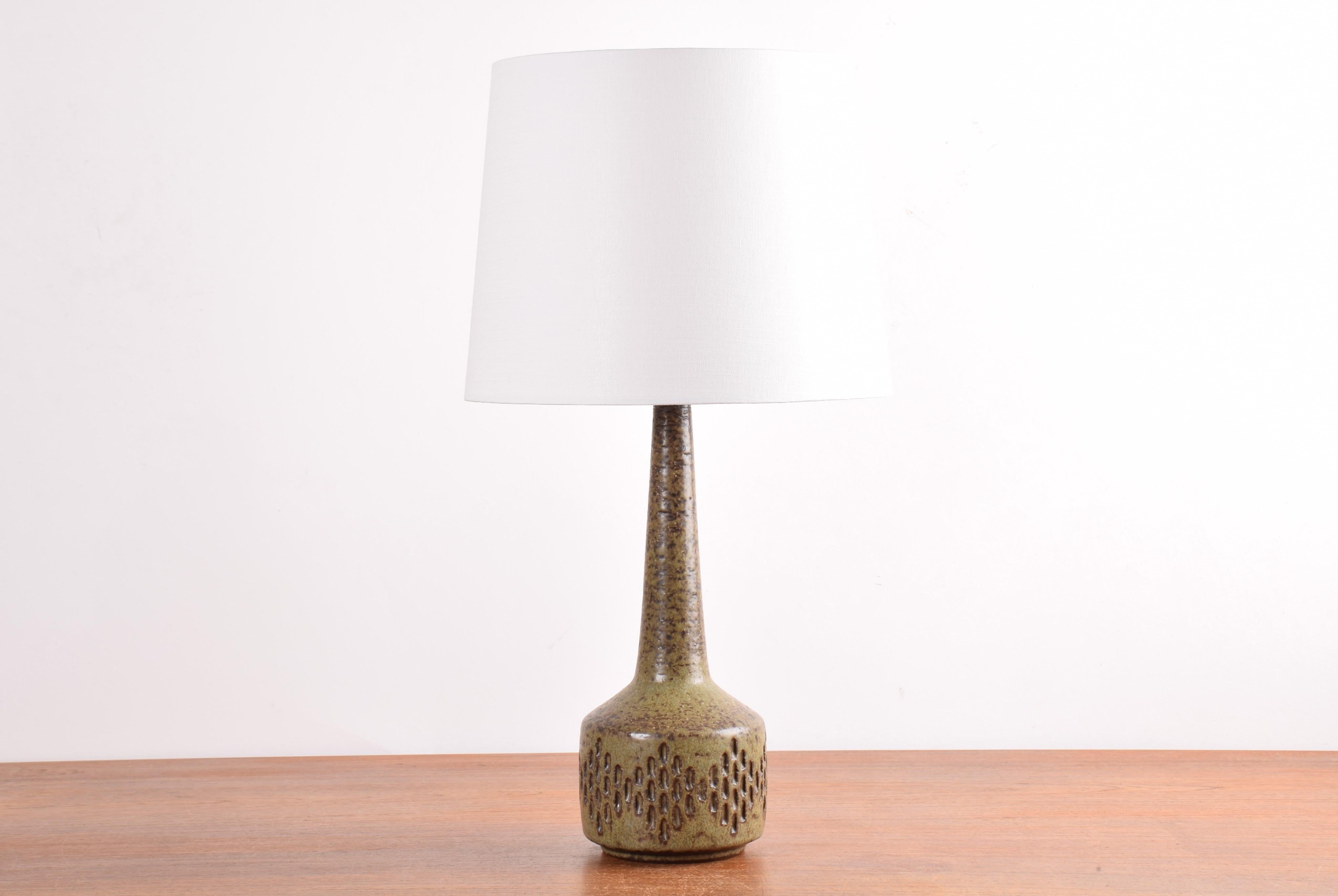 Mid-century Danish ceramic table lamp designed by Per Linnemann-Schmidt for Palshus. Made circa 1960s. 

The lamp is made from chamotte clay and covered by a khaki green and brown glaze with incised stripe decor. 

Included is a new quality