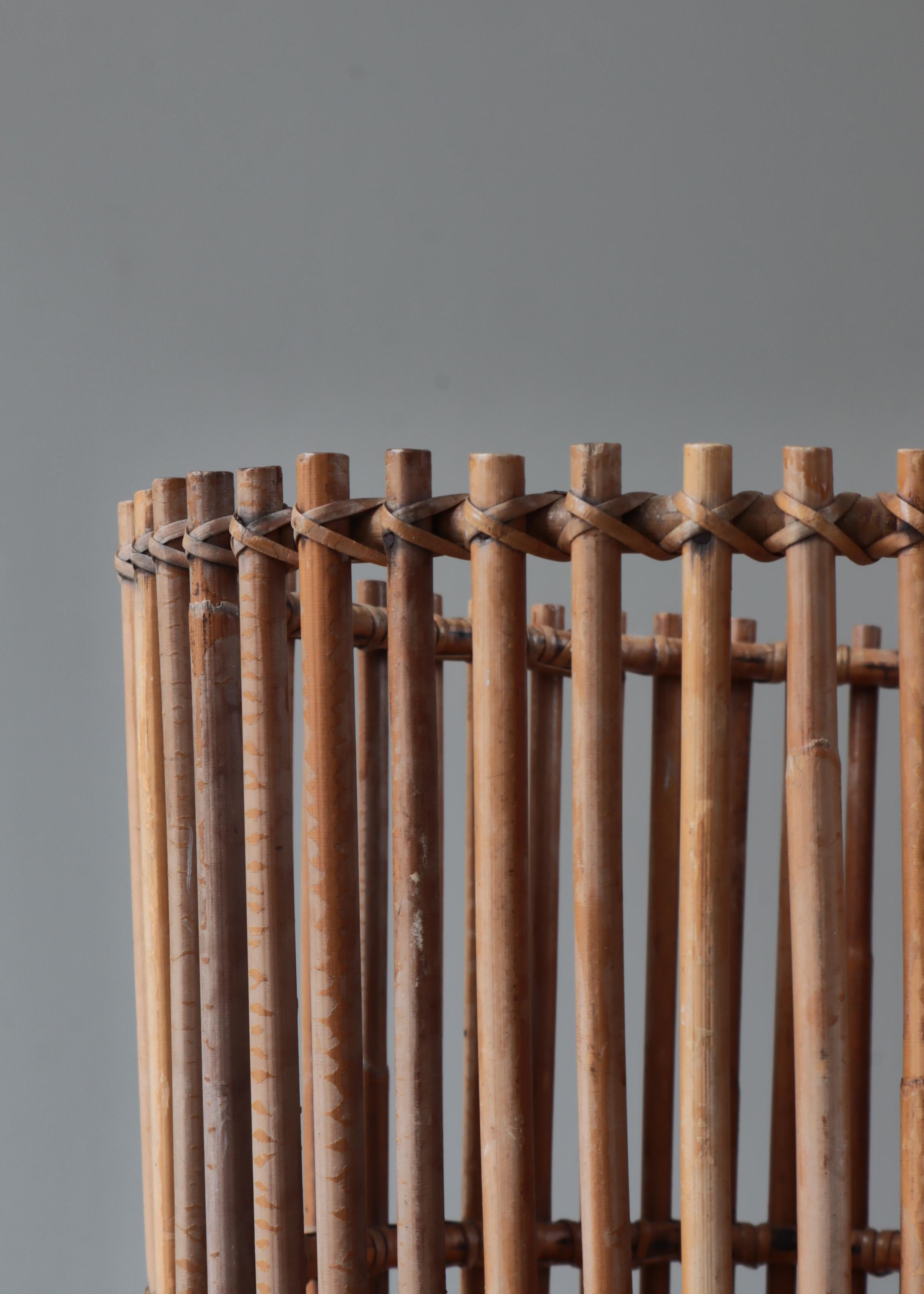 Cestino di carta moderno danese in rattan e canna di Wengler, Copenhagen, anni '30 In condizioni buone in vendita a Odense, DK