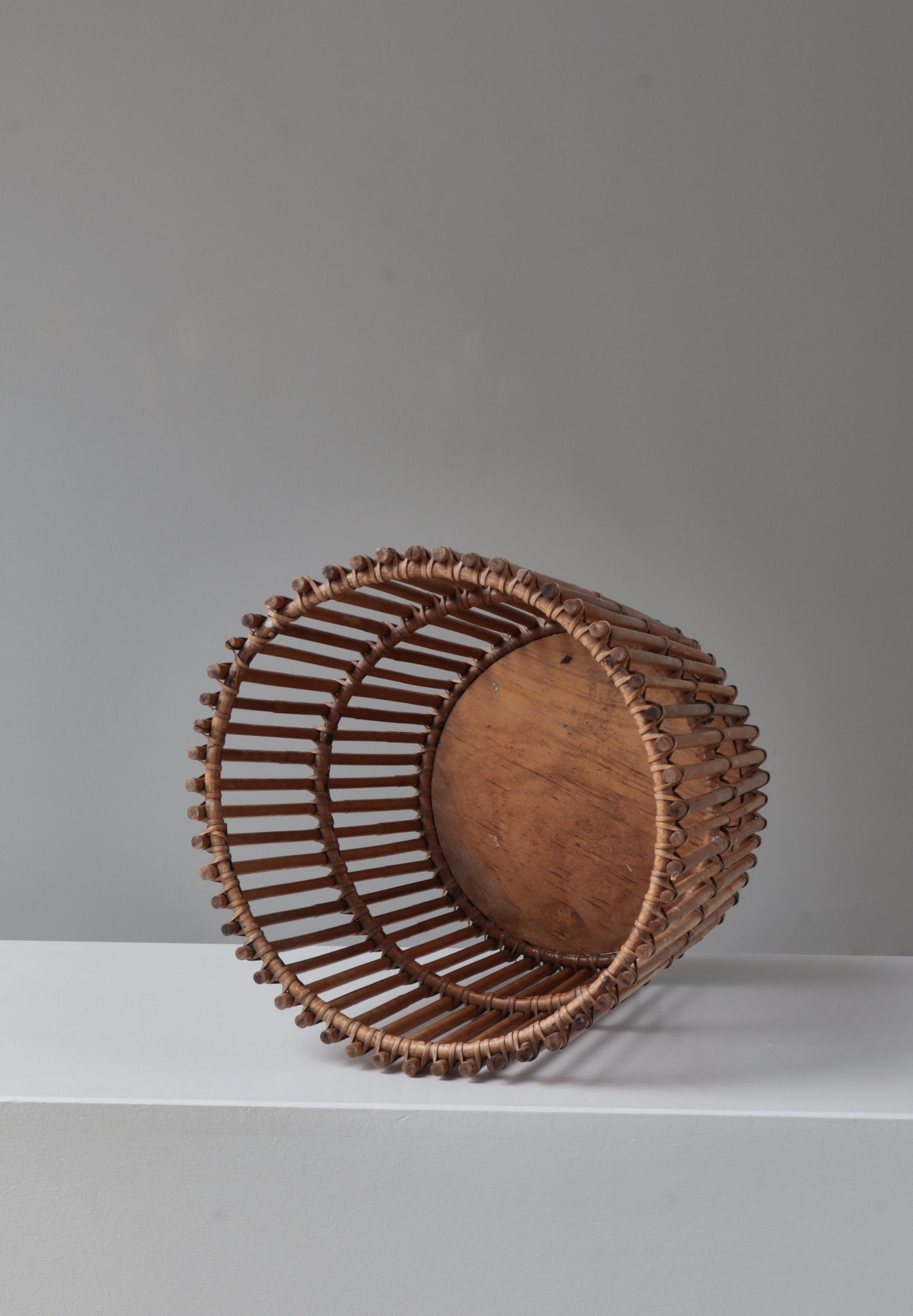 Metà XX secolo Cestino di carta moderno danese in rattan e canna di Wengler, Copenhagen, anni '30 in vendita
