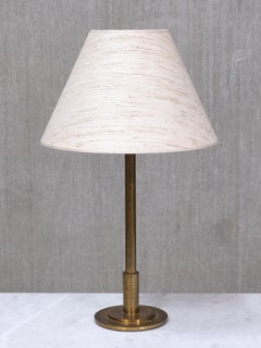 Lampe de table moderne danoise en laiton patiné avec abat-jour en soie de tussah, années 1950