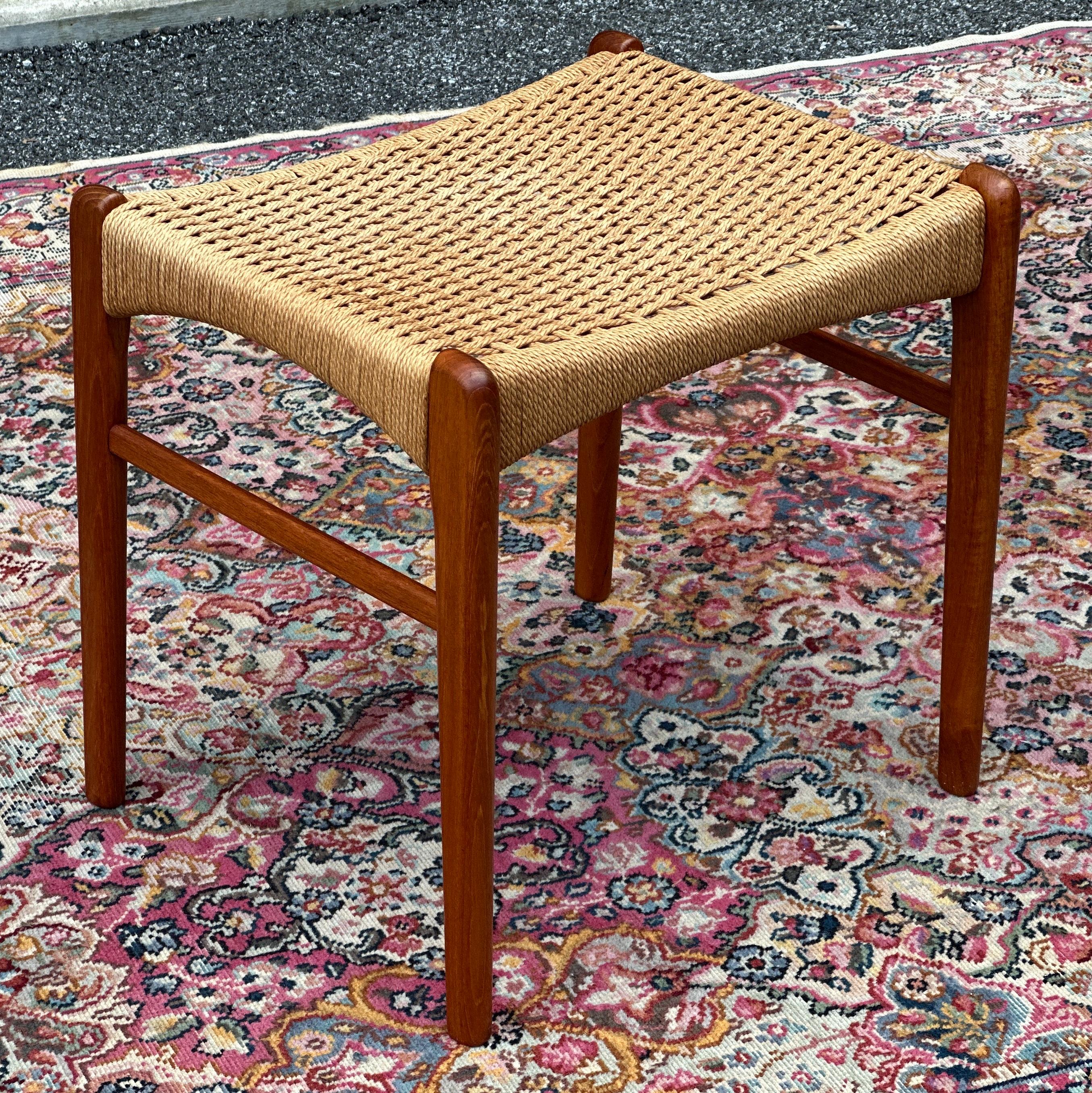 Solid teak wood and woven rope single seat bench or low stool designed by Peder Kristensen for Glyngore Stolefabrik of Denmark, circa 1960. Unmarked although you can see the adhesive residue where the Glyngore label would be located on the underside