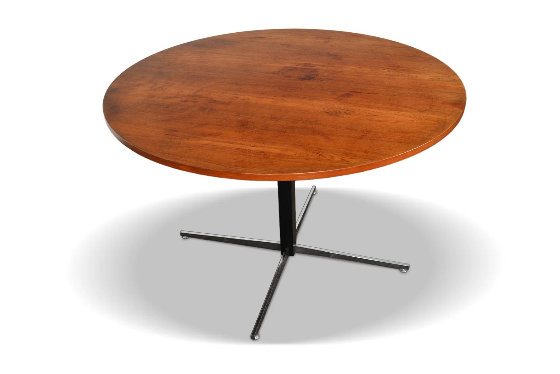 Danish Modern Pedestal Dining / Coffee Table in Teak In Good Condition In Berkeley, CA