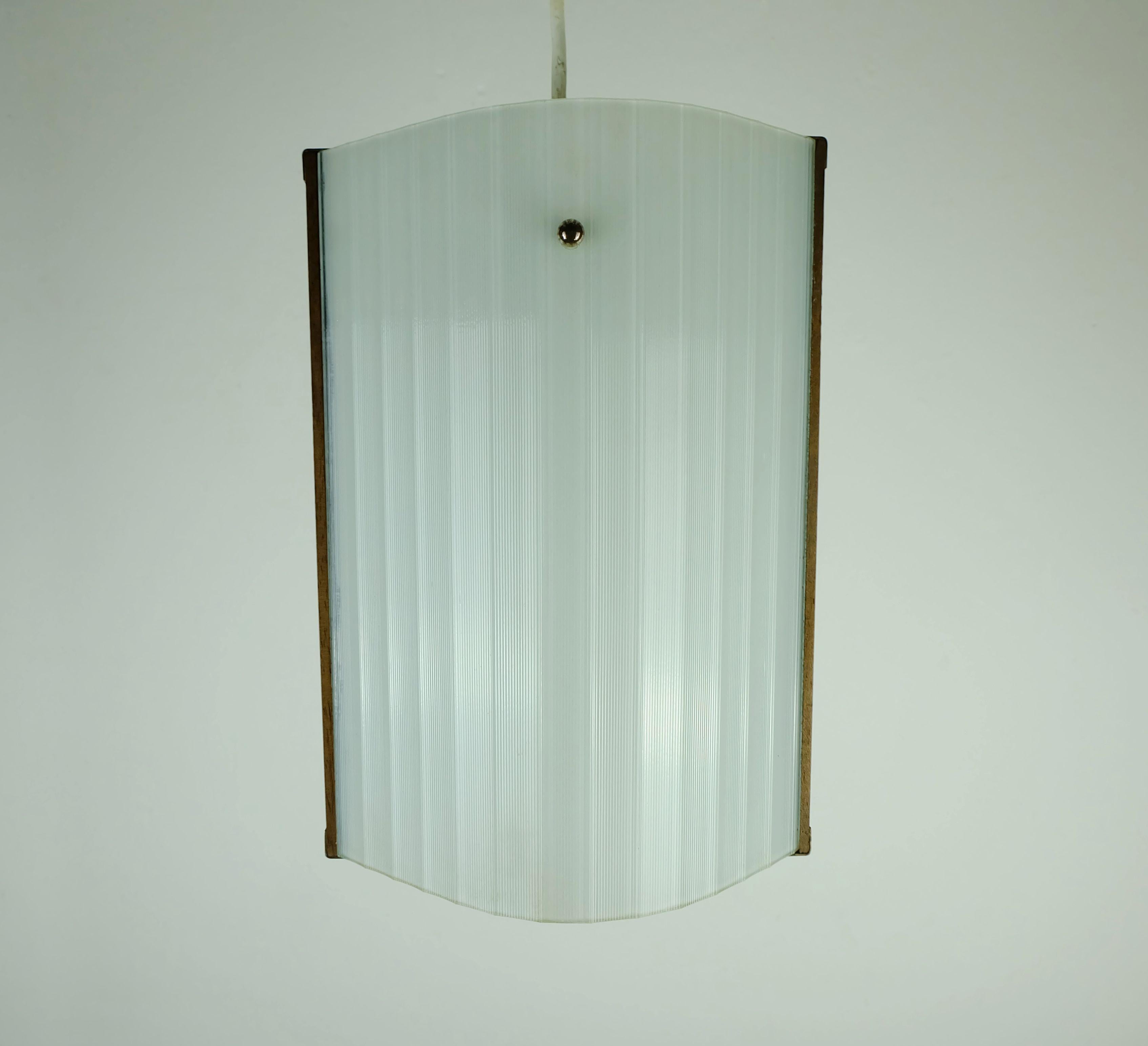 lampada a sospensione moderna danese in teak, vetro opalino e vetro testurizzato 1950s in vendita 2