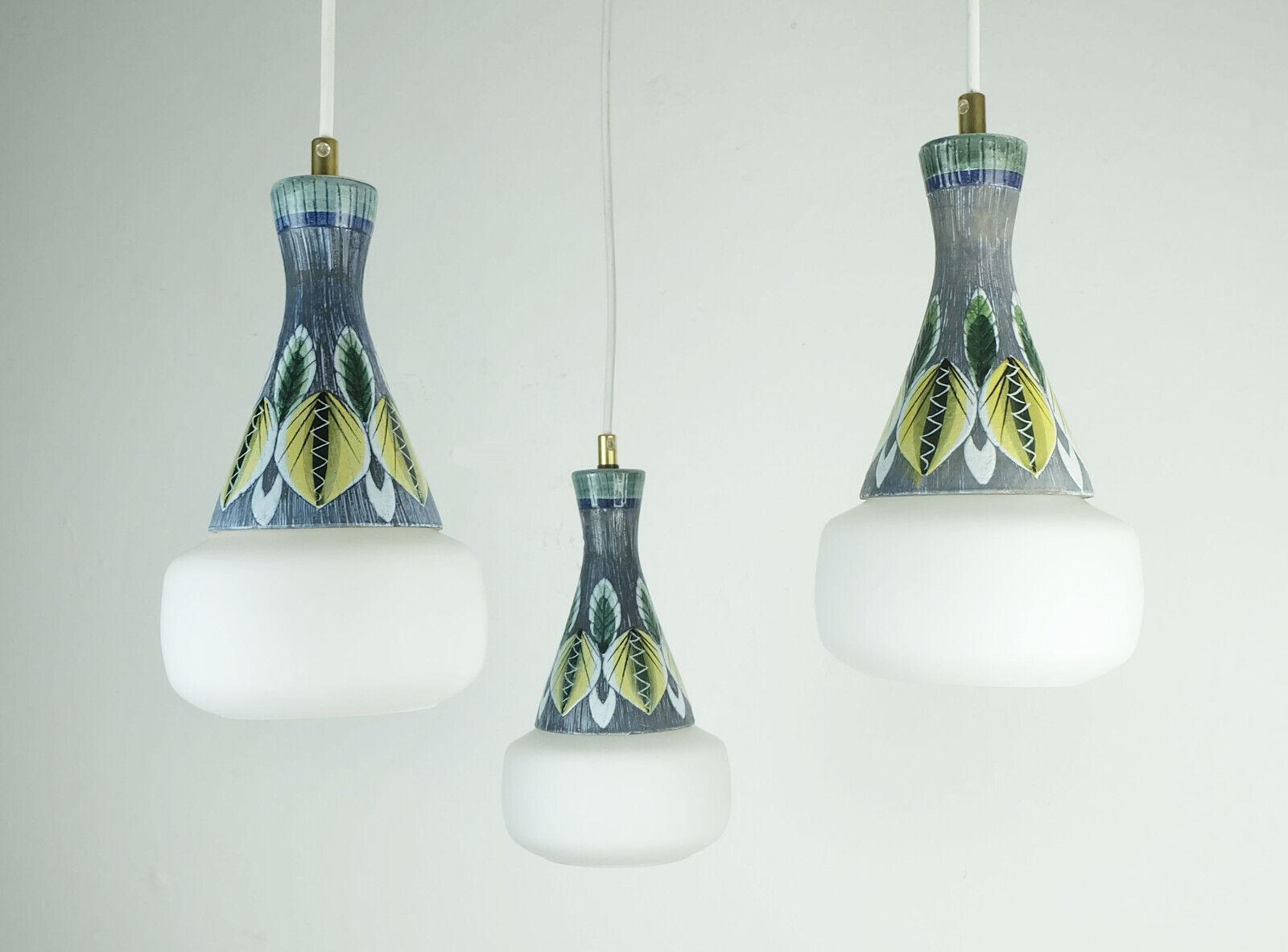 Lampe suspendue danoise moderne PENDANT LIGHT teck opalin verre céramique à 3 lumières des années 50 en vente 3