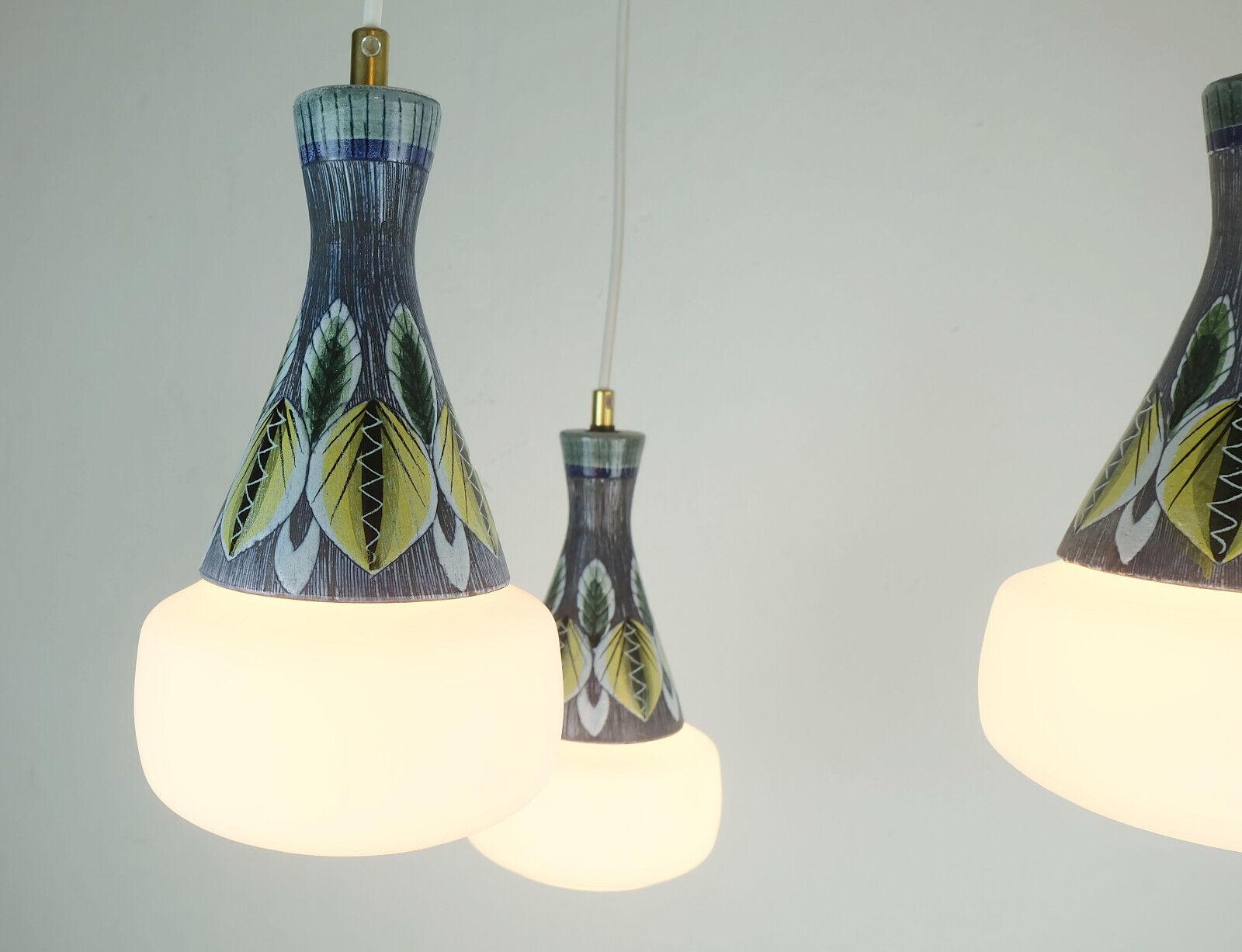 Allemand Lampe suspendue danoise moderne PENDANT LIGHT teck opalin verre céramique à 3 lumières des années 50 en vente