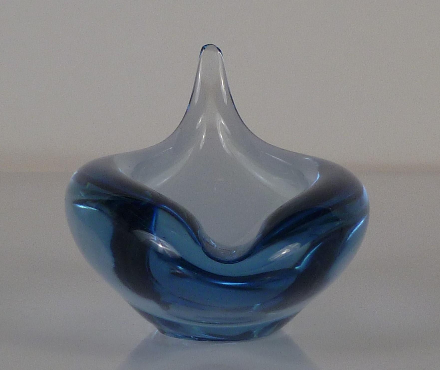 Vase moderne danois en verre en forme de goutte d'eau de la série Flamingo de Per Lutken pour Holmegaard en vente 1