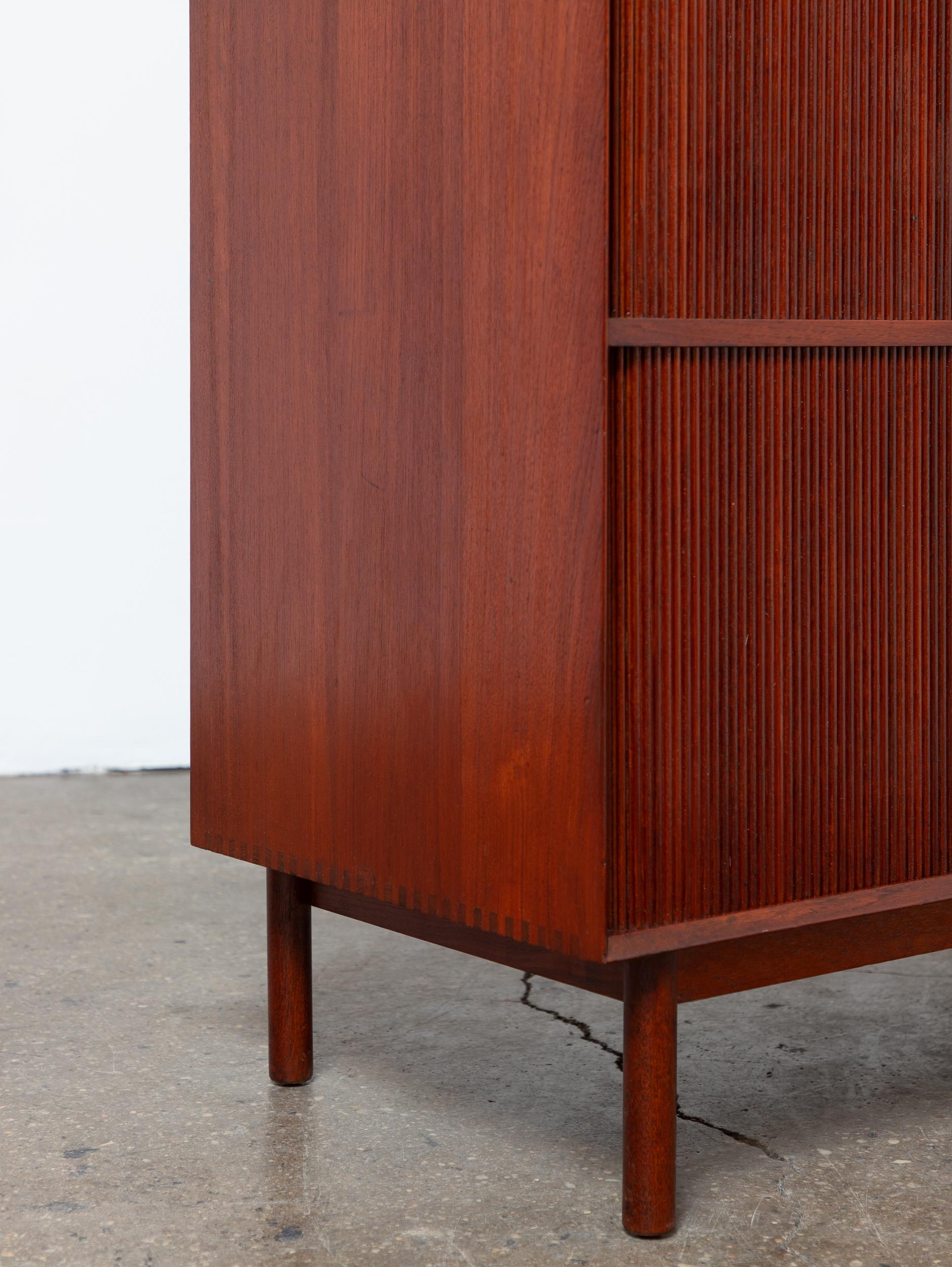 Armoire à rideaux à deux niveaux de style moderne danois Peter Hvidt & Orla Mølgaard-Nielsen en vente 6