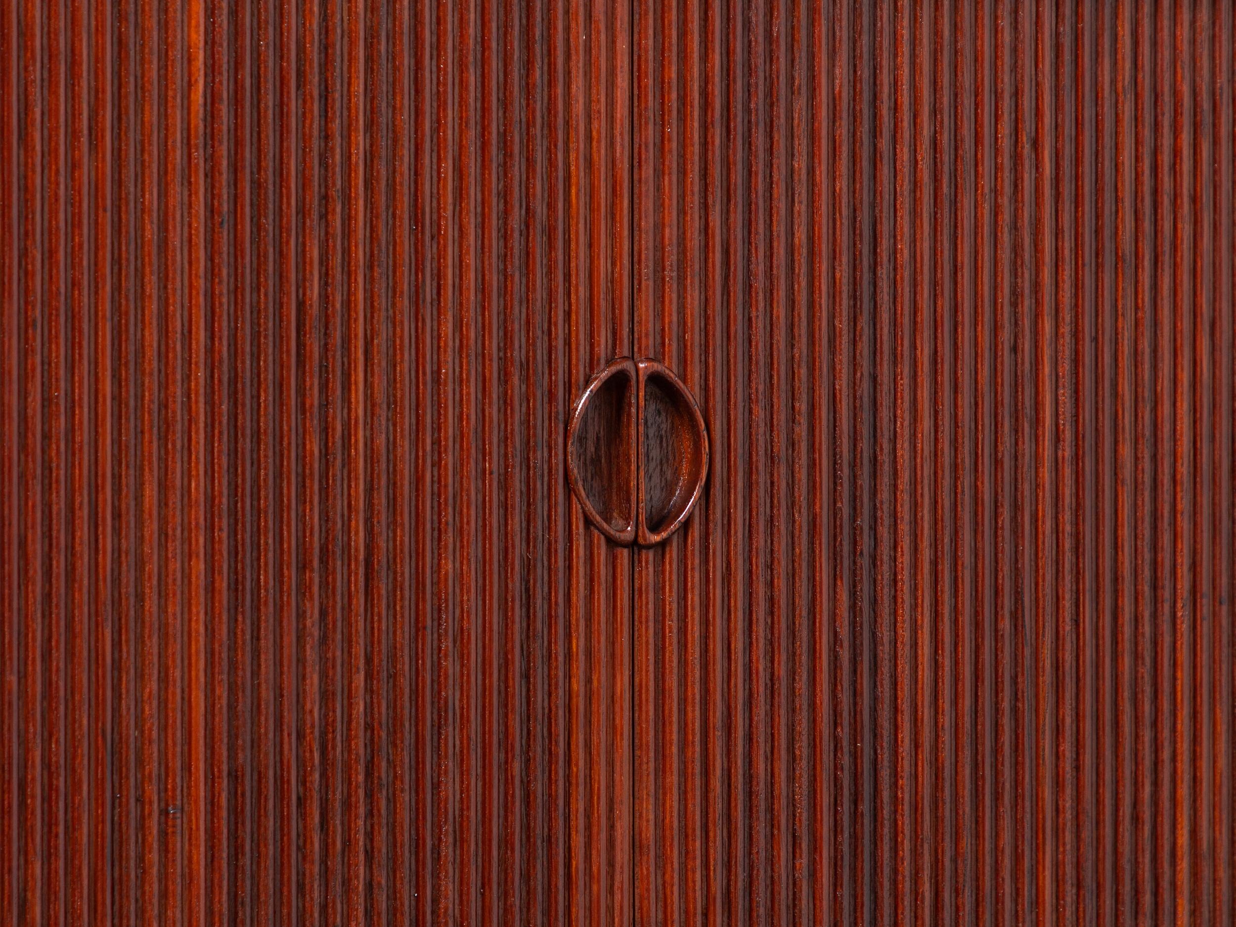 Armoire à rideaux à deux niveaux de style moderne danois Peter Hvidt & Orla Mølgaard-Nielsen Bon état - En vente à Brooklyn, NY