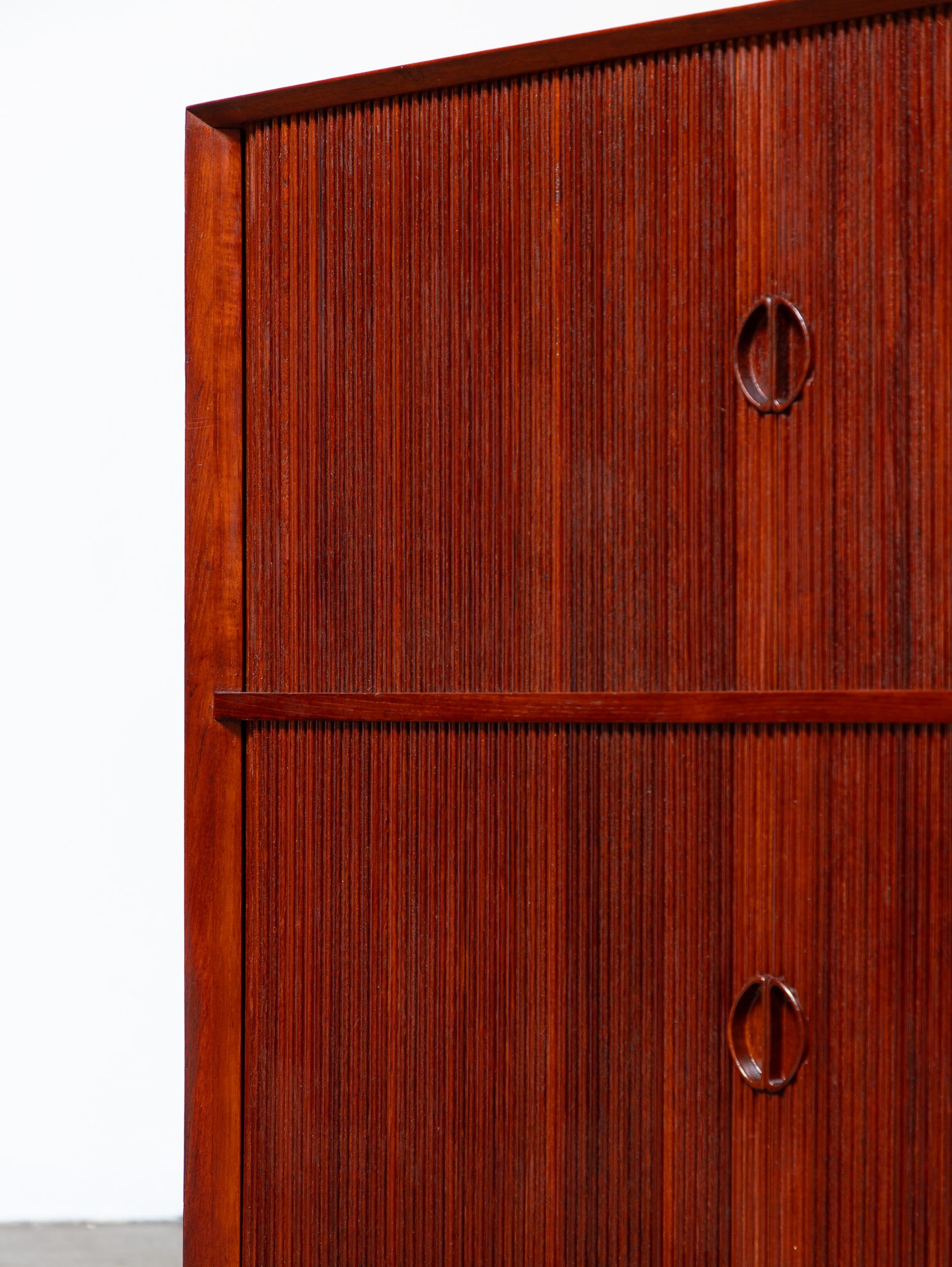 Armoire à rideaux à deux niveaux de style moderne danois Peter Hvidt & Orla Mølgaard-Nielsen en vente 1