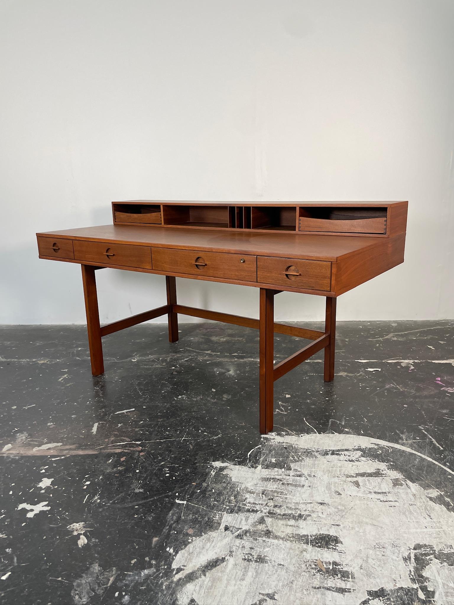 Danish Modern Peter Løvig Nielsen Flip-Top Teak Desk In Good Condition In San Diego, CA