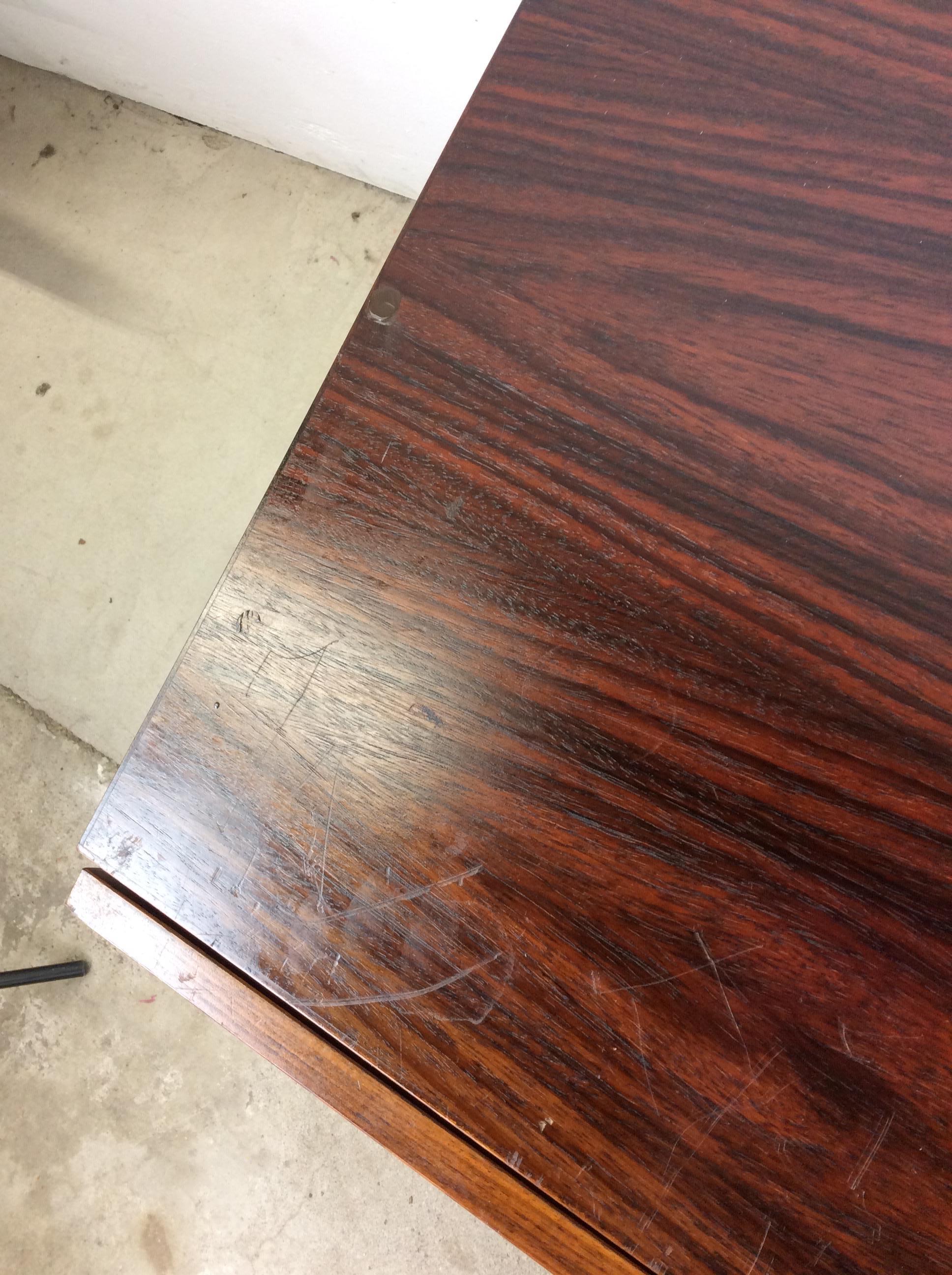 Credenza moderna danese in legno di palissandro con scaffali regolabili in vendita 4