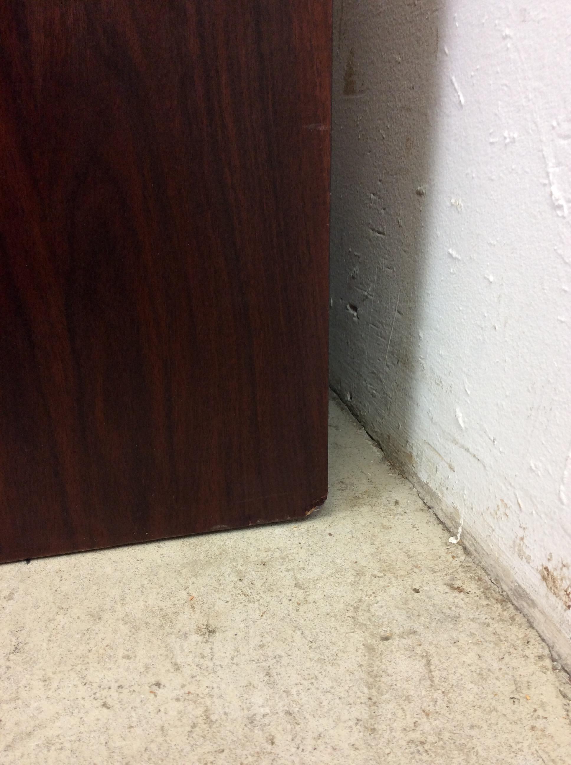 Credenza moderna danese in legno di palissandro con scaffali regolabili in vendita 8