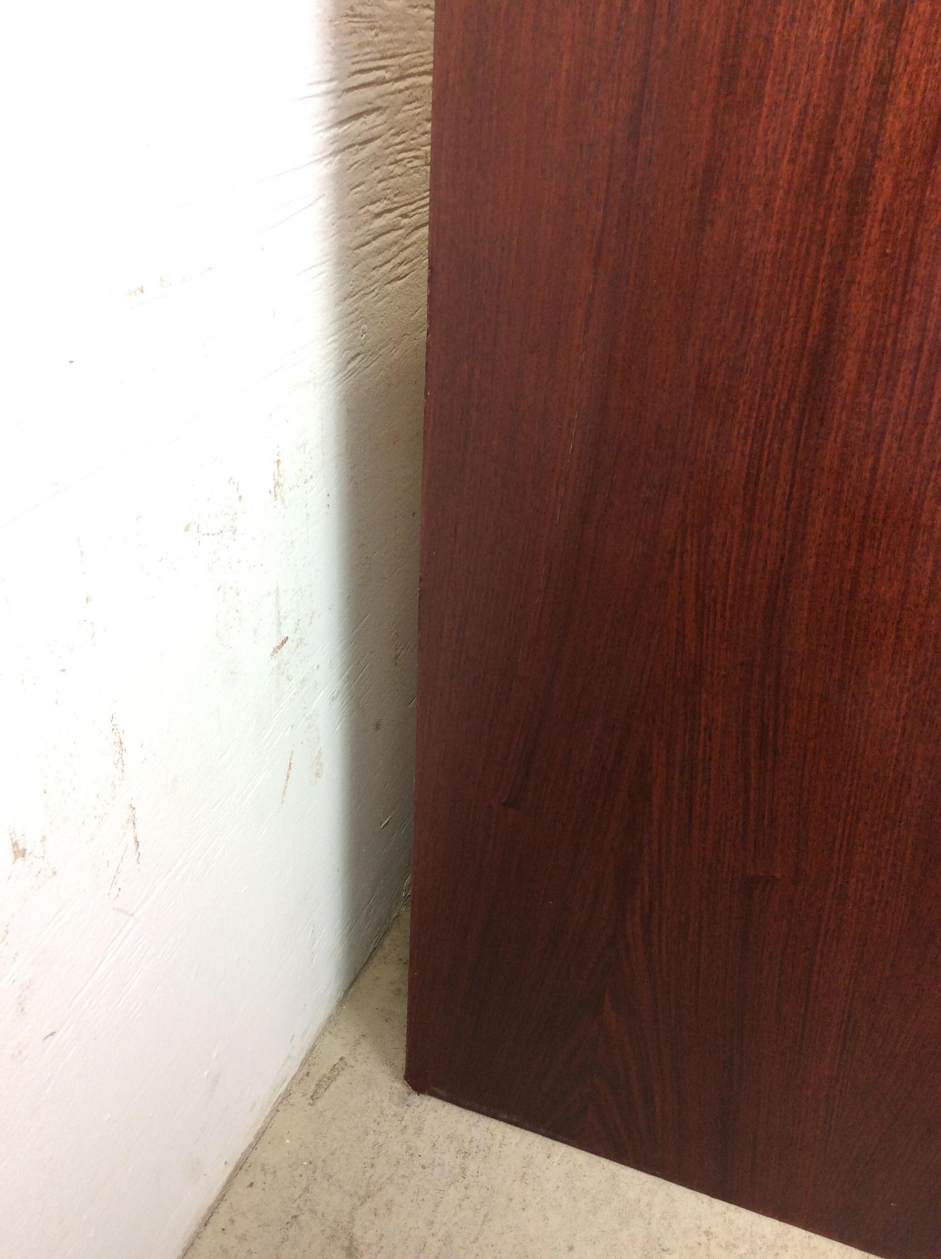 Credenza moderna danese in legno di palissandro con scaffali regolabili in vendita 10