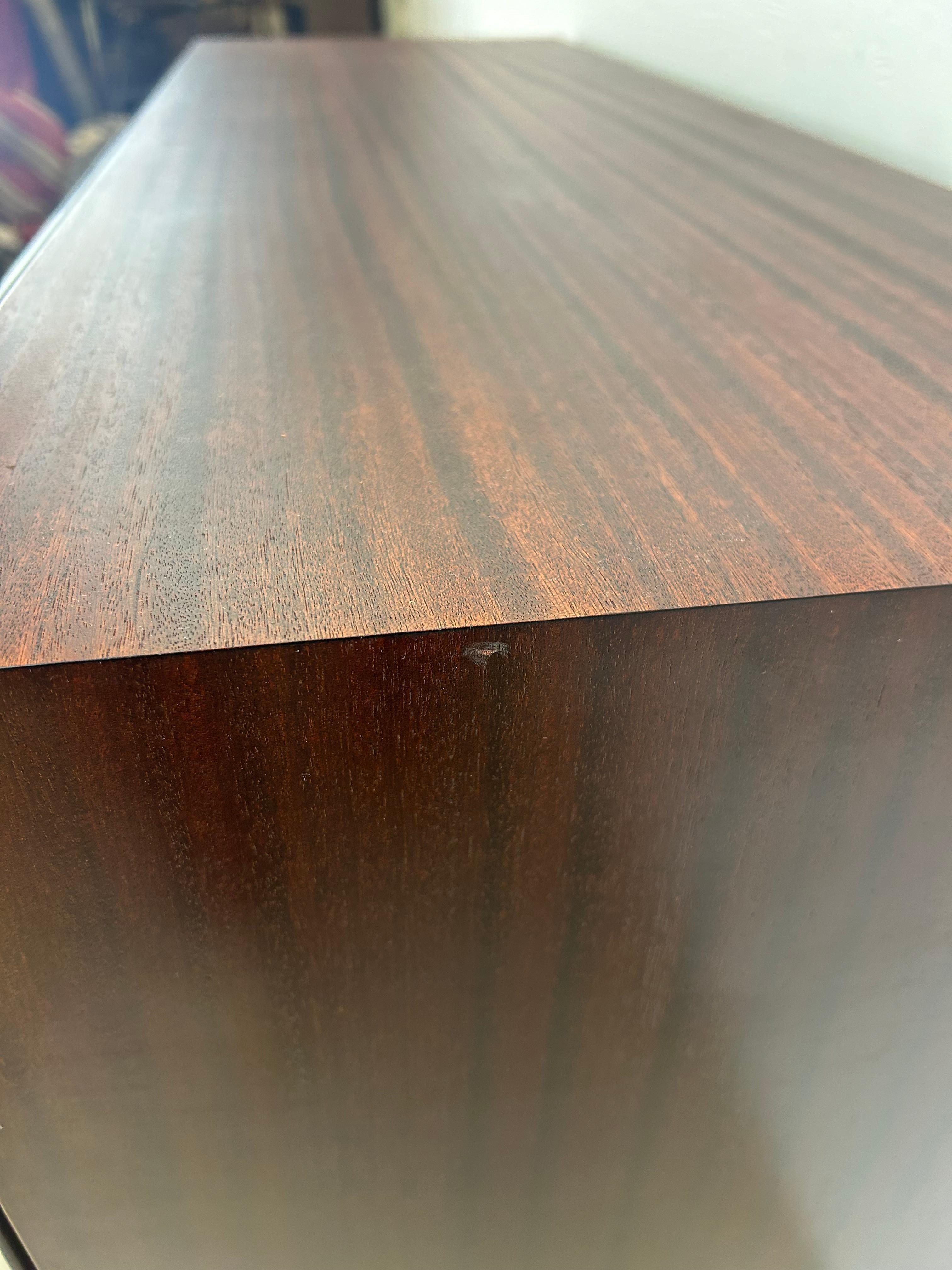 Danish Modern Petite Rosewood Credenza mit Schubladen & Regalen im Angebot 2