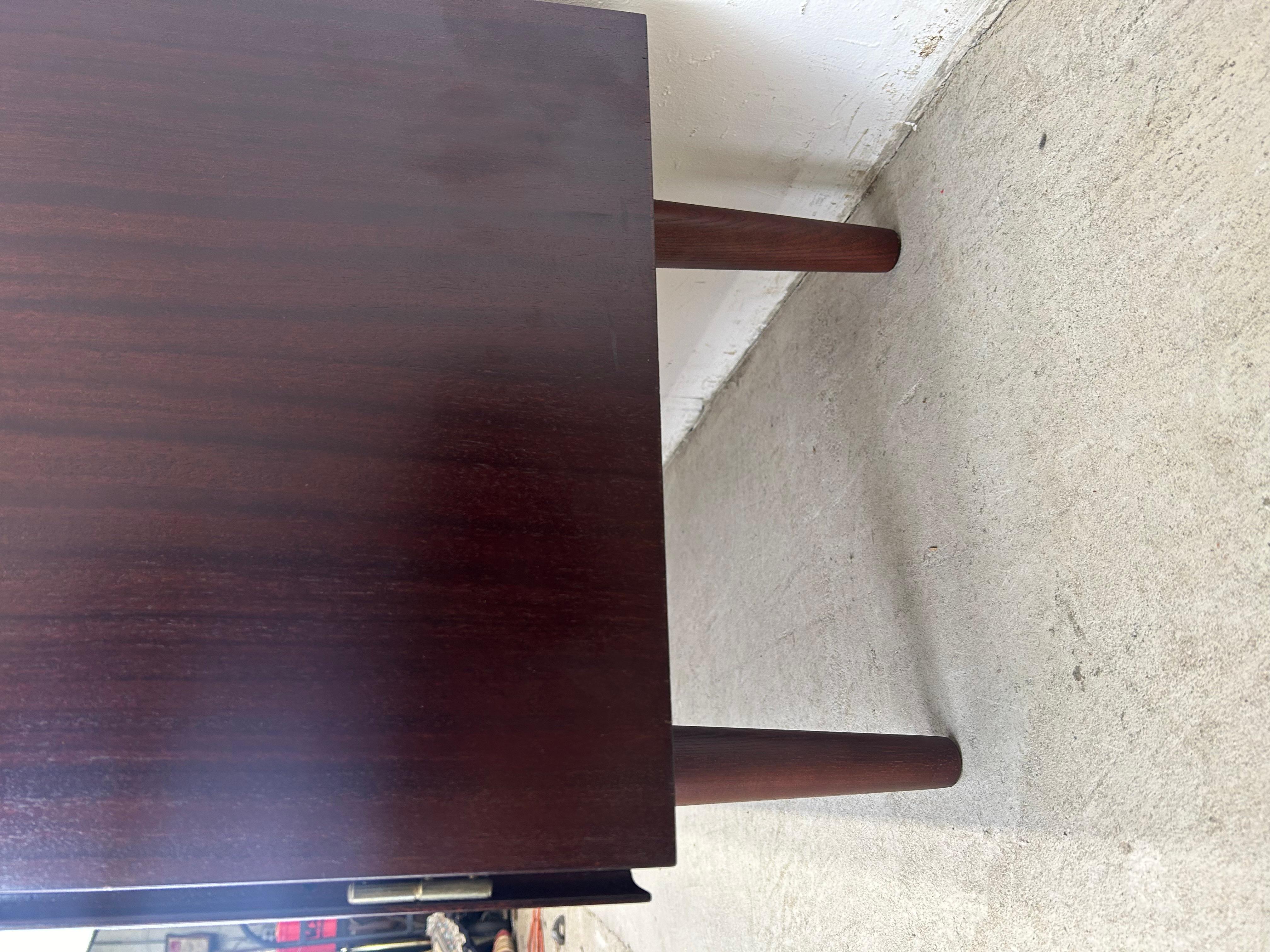 Danish Modern Petite Rosewood Credenza mit Schubladen & Regalen im Angebot 3