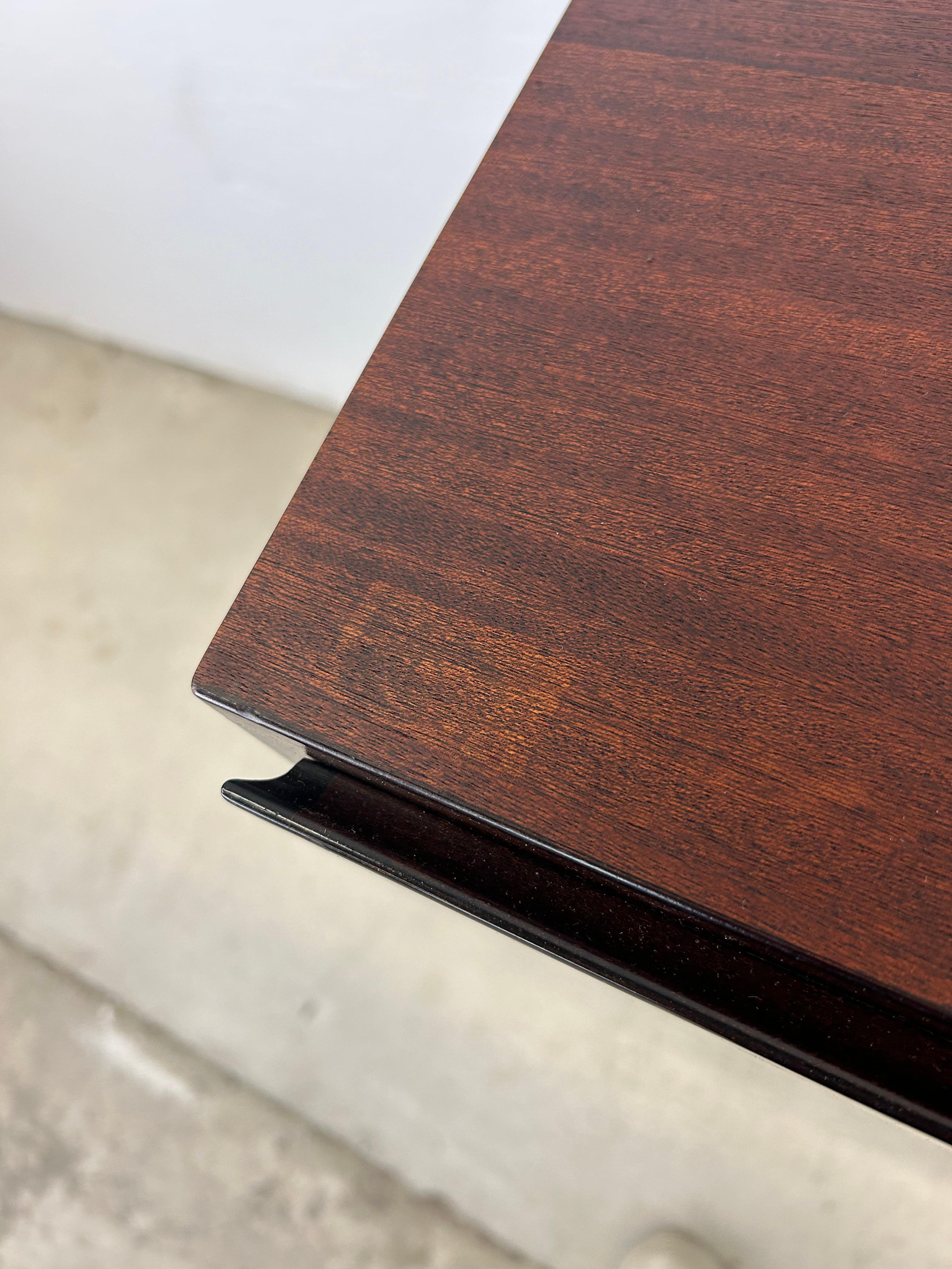 Danish Modern Petite Rosewood Credenza mit Schubladen & Regalen im Angebot 8