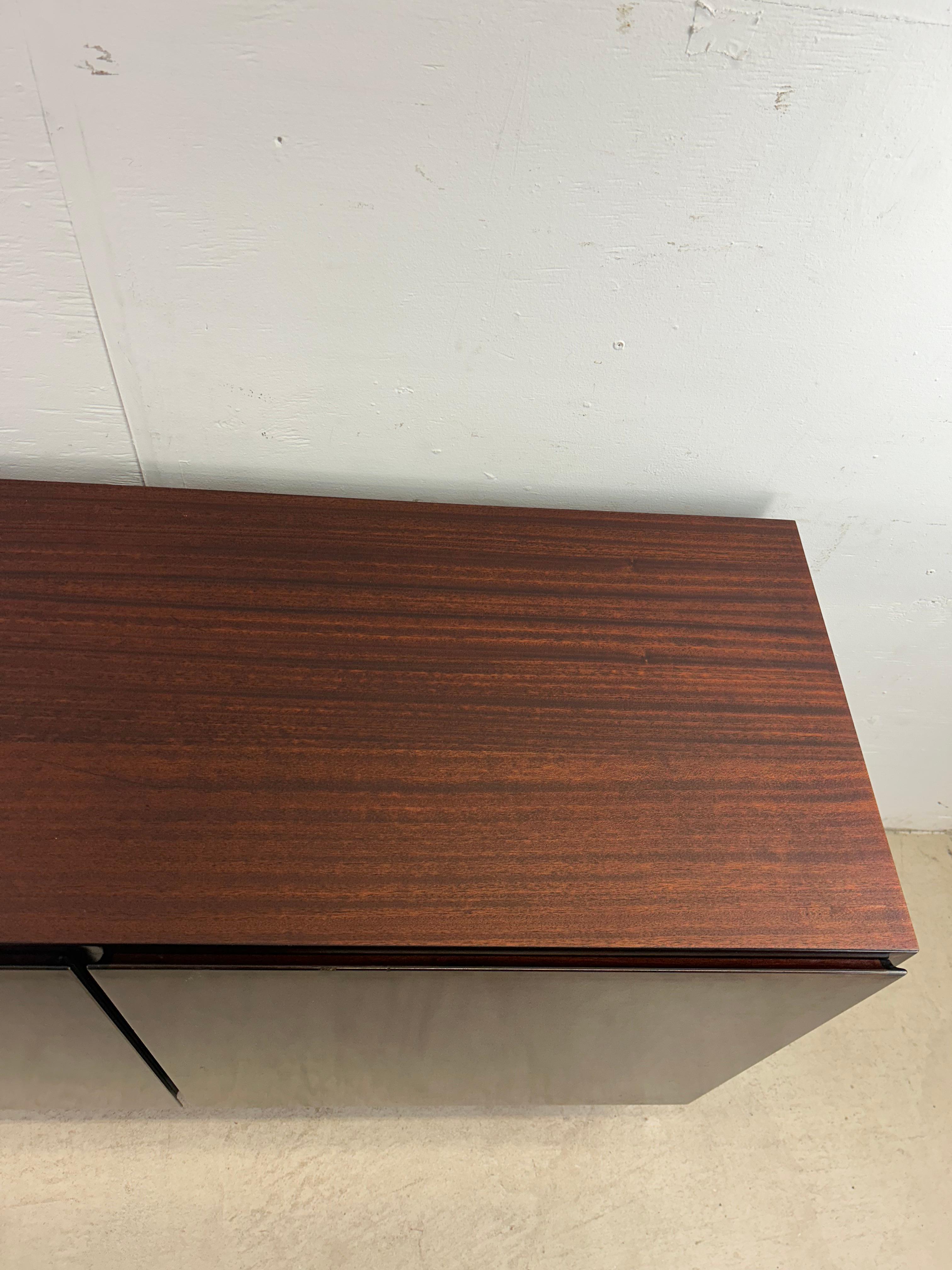 Danish Modern Petite Rosewood Credenza mit Schubladen & Regalen im Zustand „Gut“ im Angebot in Freehold, NJ