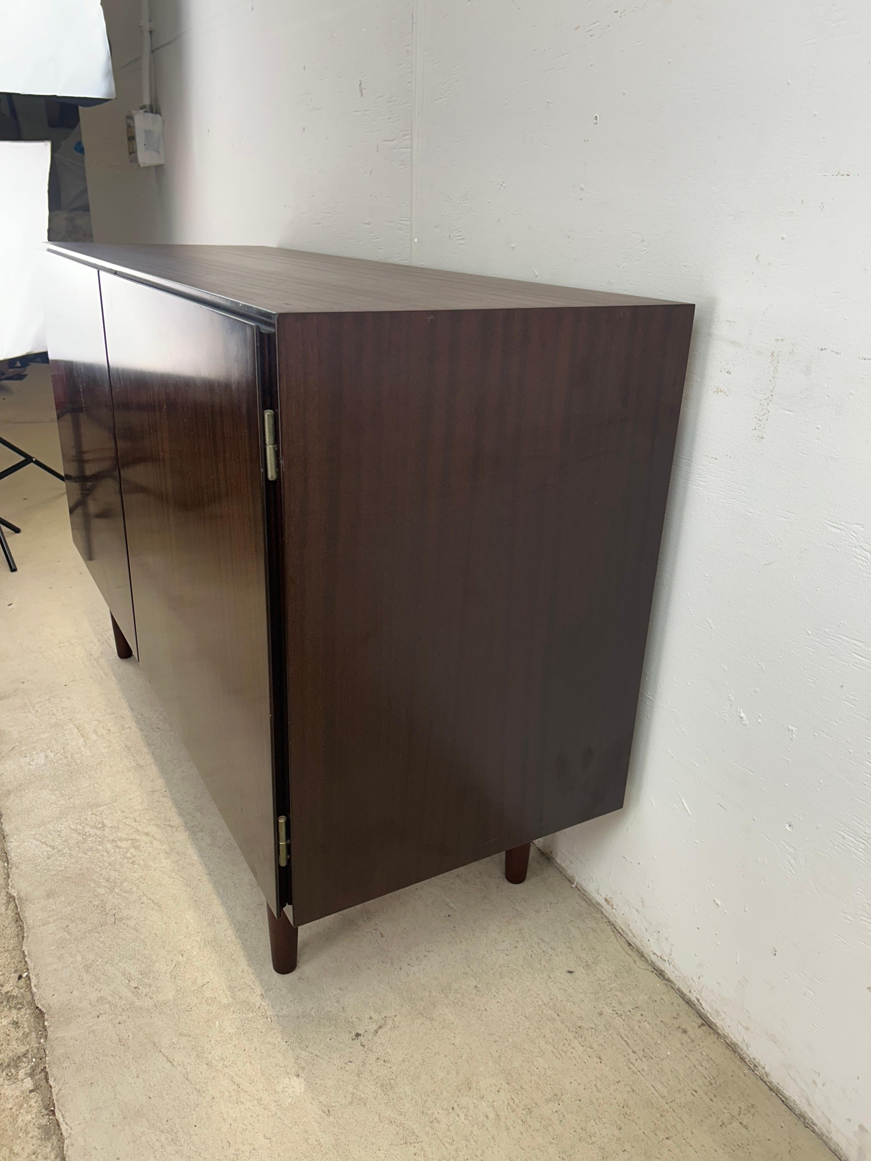 Danish Modern Petite Rosewood Credenza mit Schubladen & Regalen (20. Jahrhundert) im Angebot