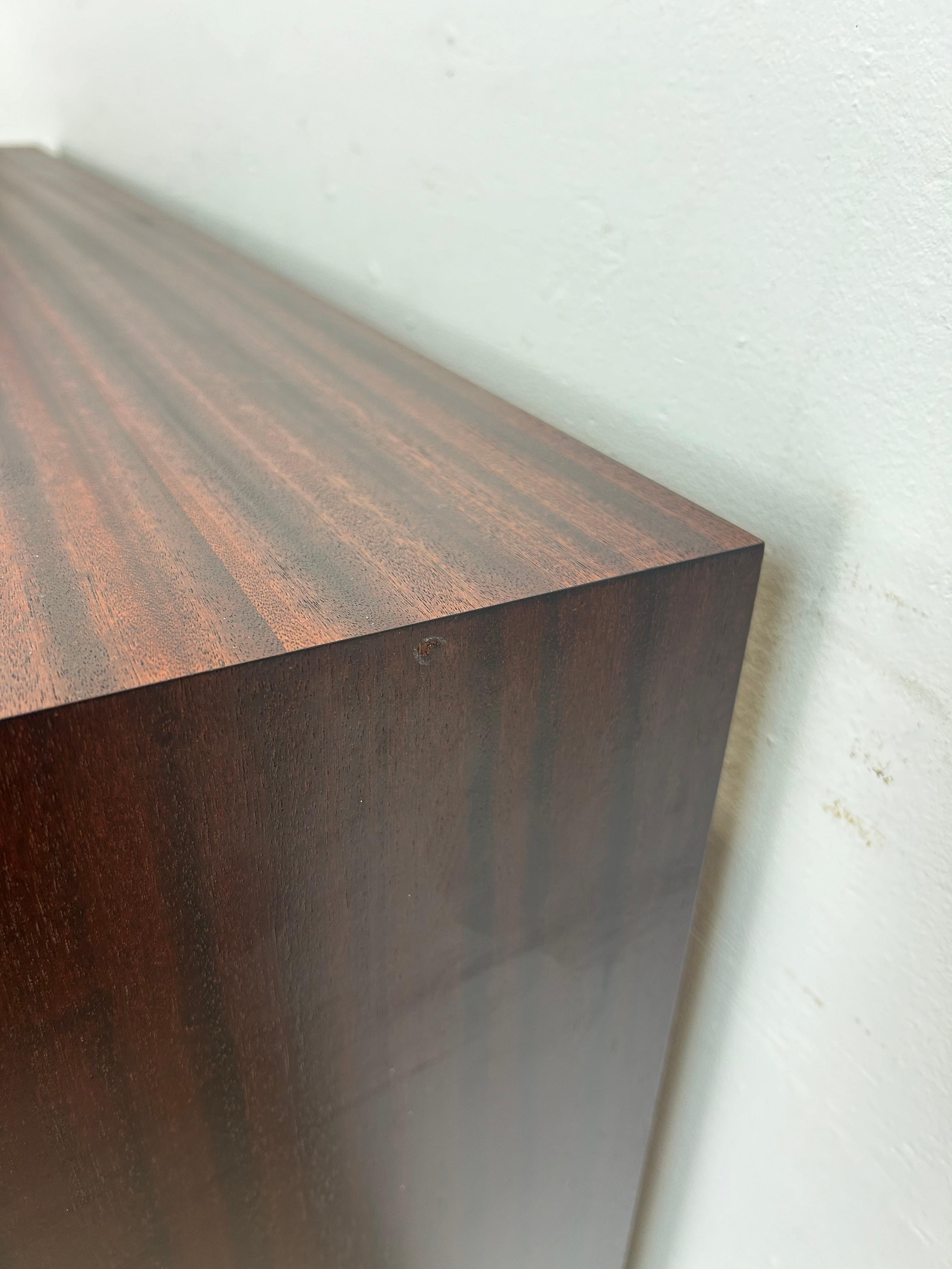 Danish Modern Petite Rosewood Credenza mit Schubladen & Regalen im Angebot 1