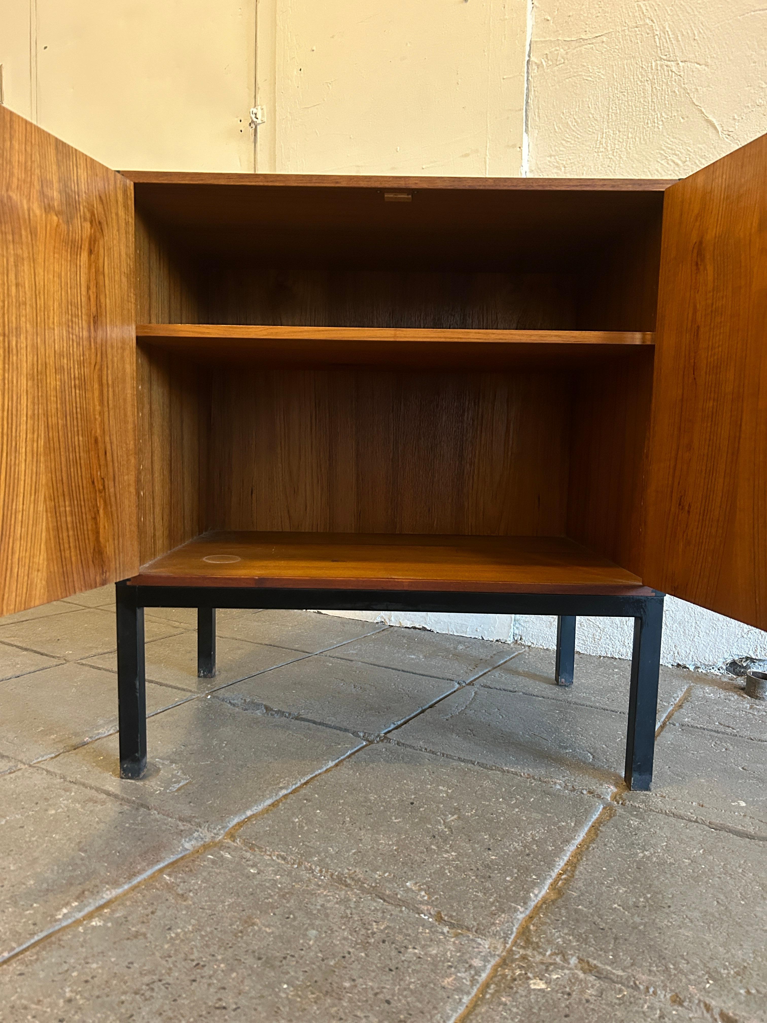 Danish modern Petite teak cabinet by Hans Hove & Palle Petersen In Good Condition For Sale In BROOKLYN, NY