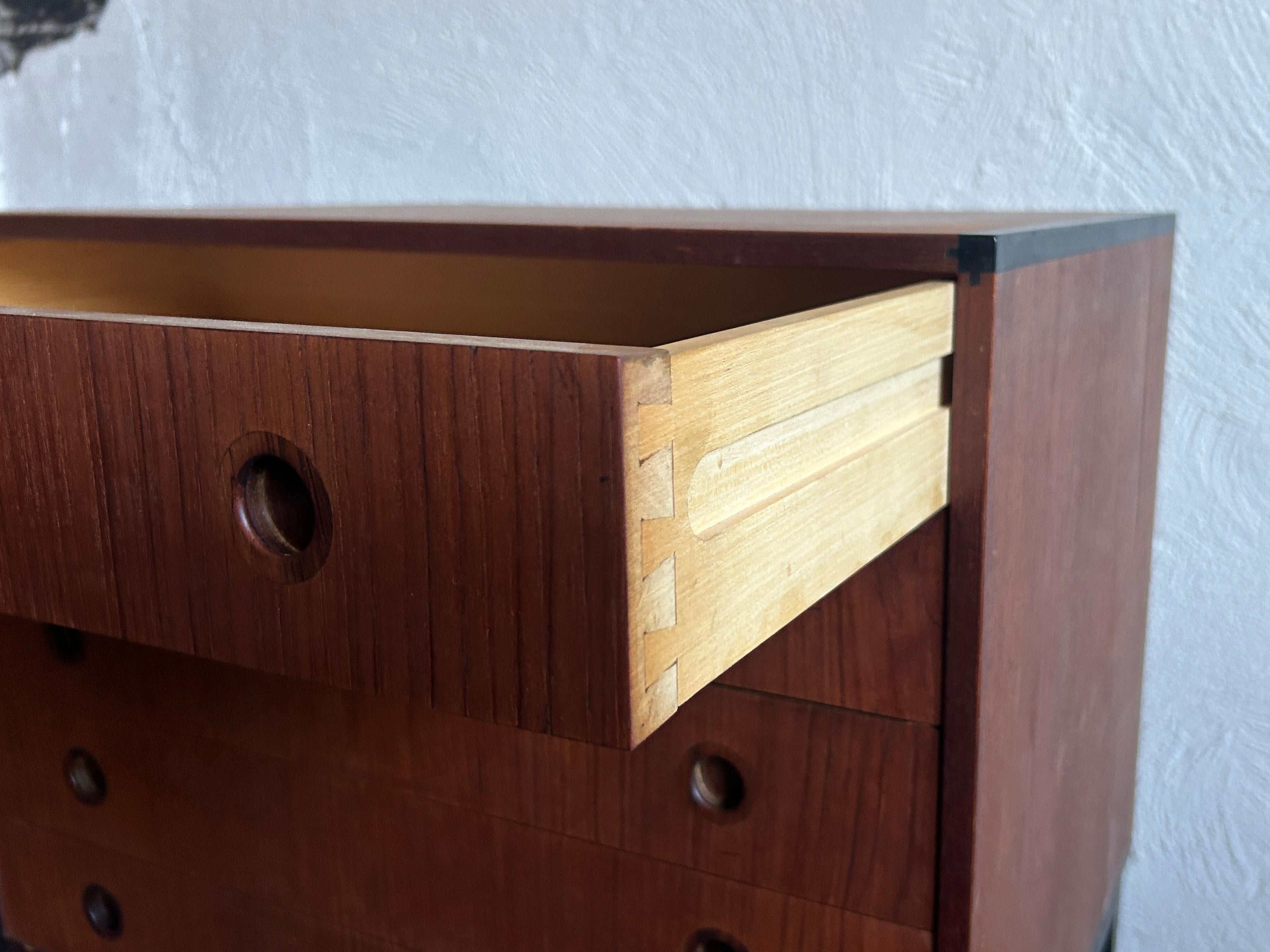 Mid-20th Century Danish modern Petite teak chest of drawers by Hans Hove & Palle Petersen For Sale