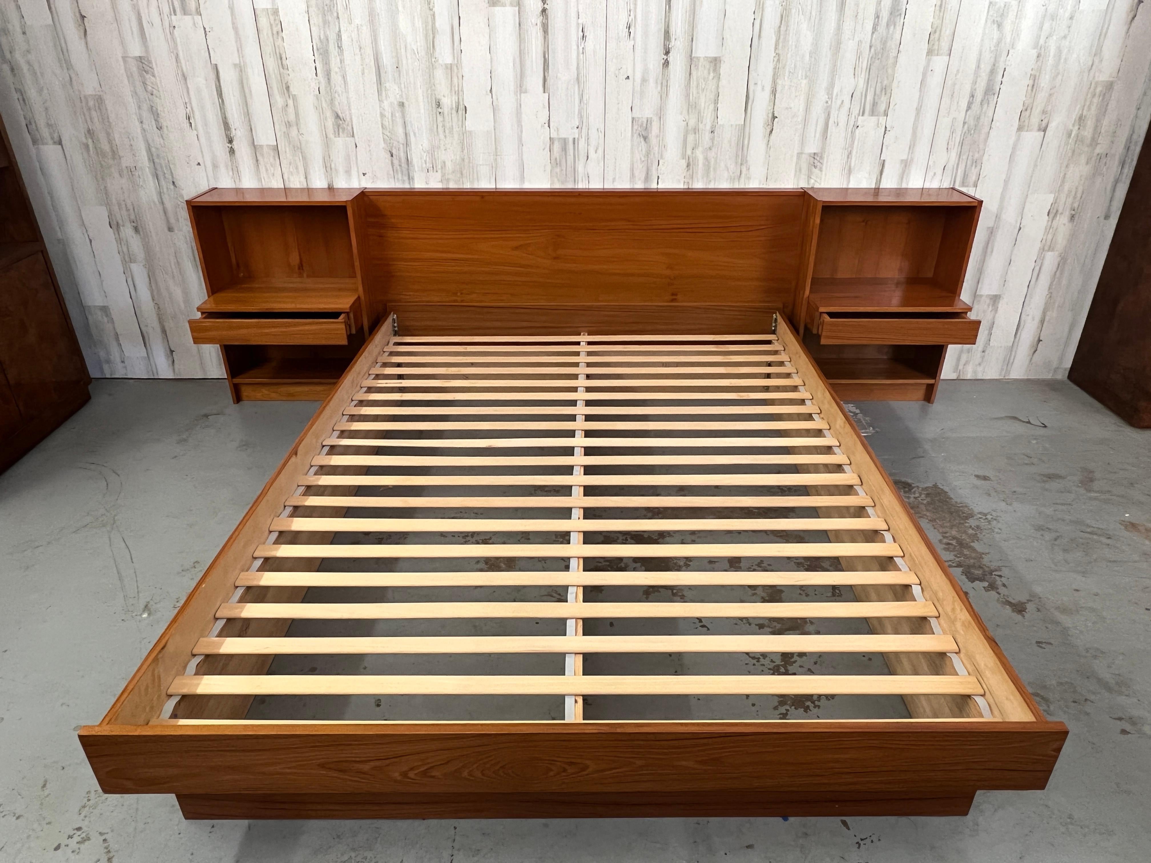 Danish Modern Platform Bed & Nightstands- Queen Size 8