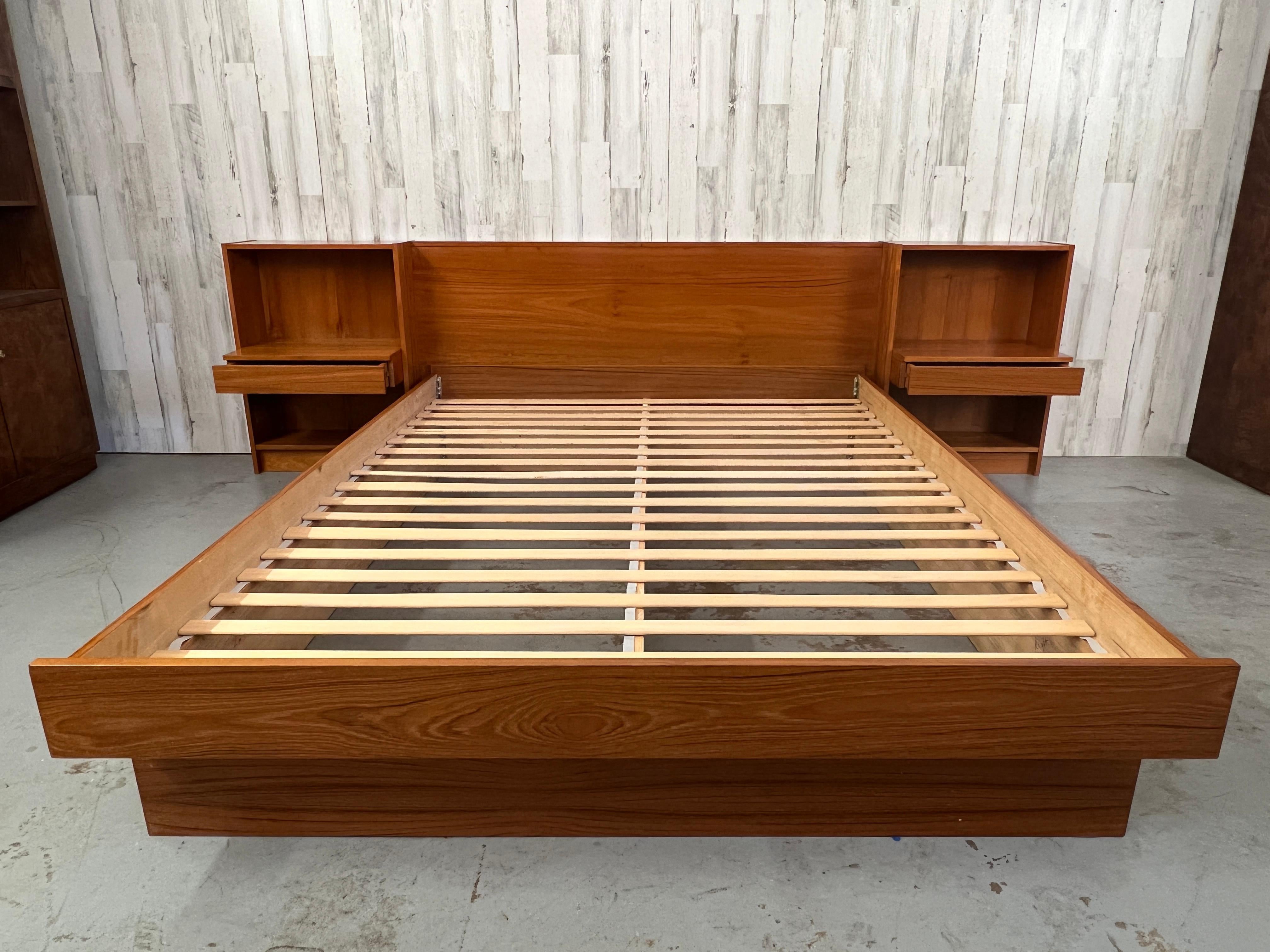 Danish Modern Platform Bed & Nightstands- Queen Size 9