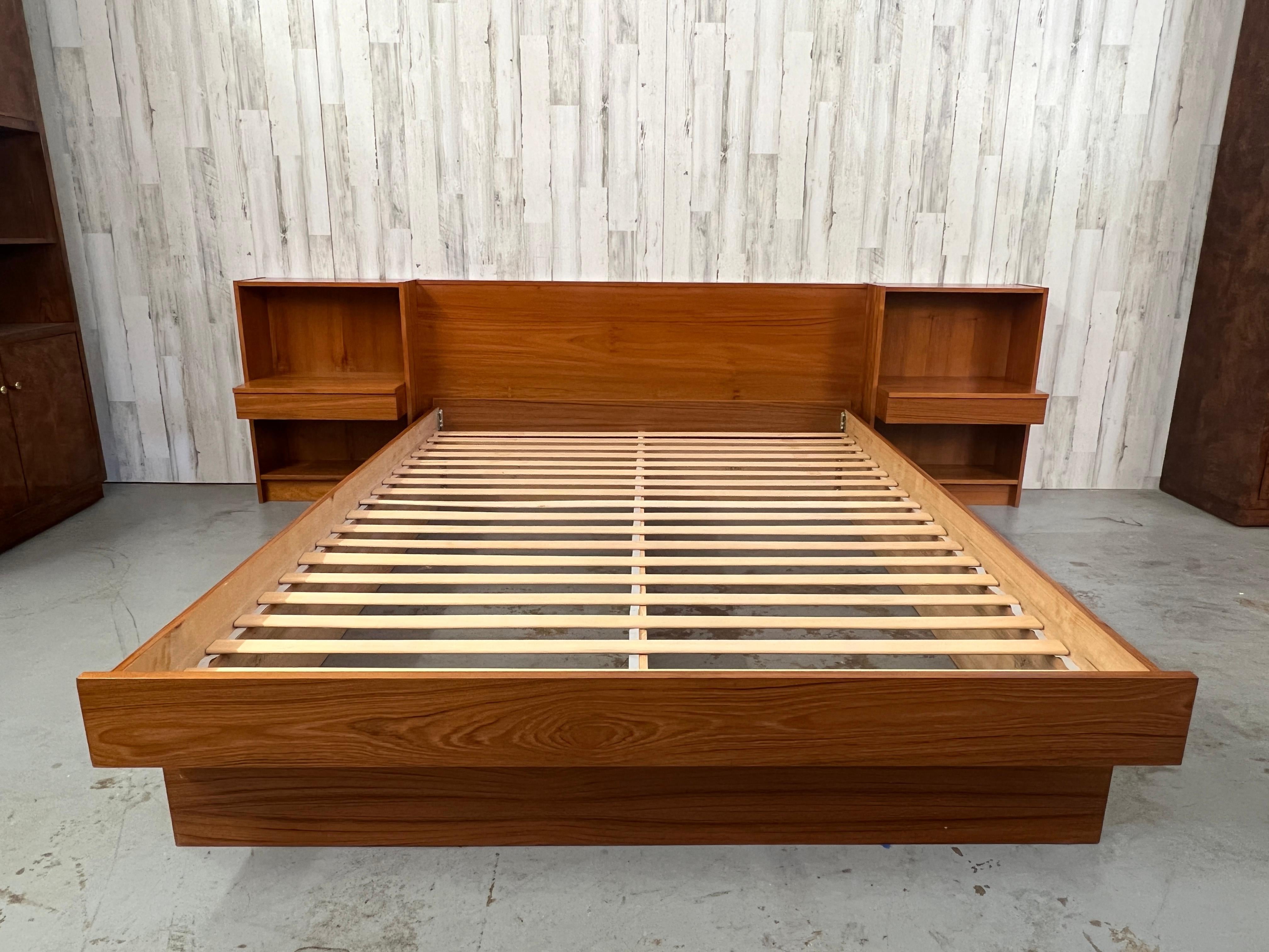 Danish Modern Platform Bed & Nightstands- Queen Size 10