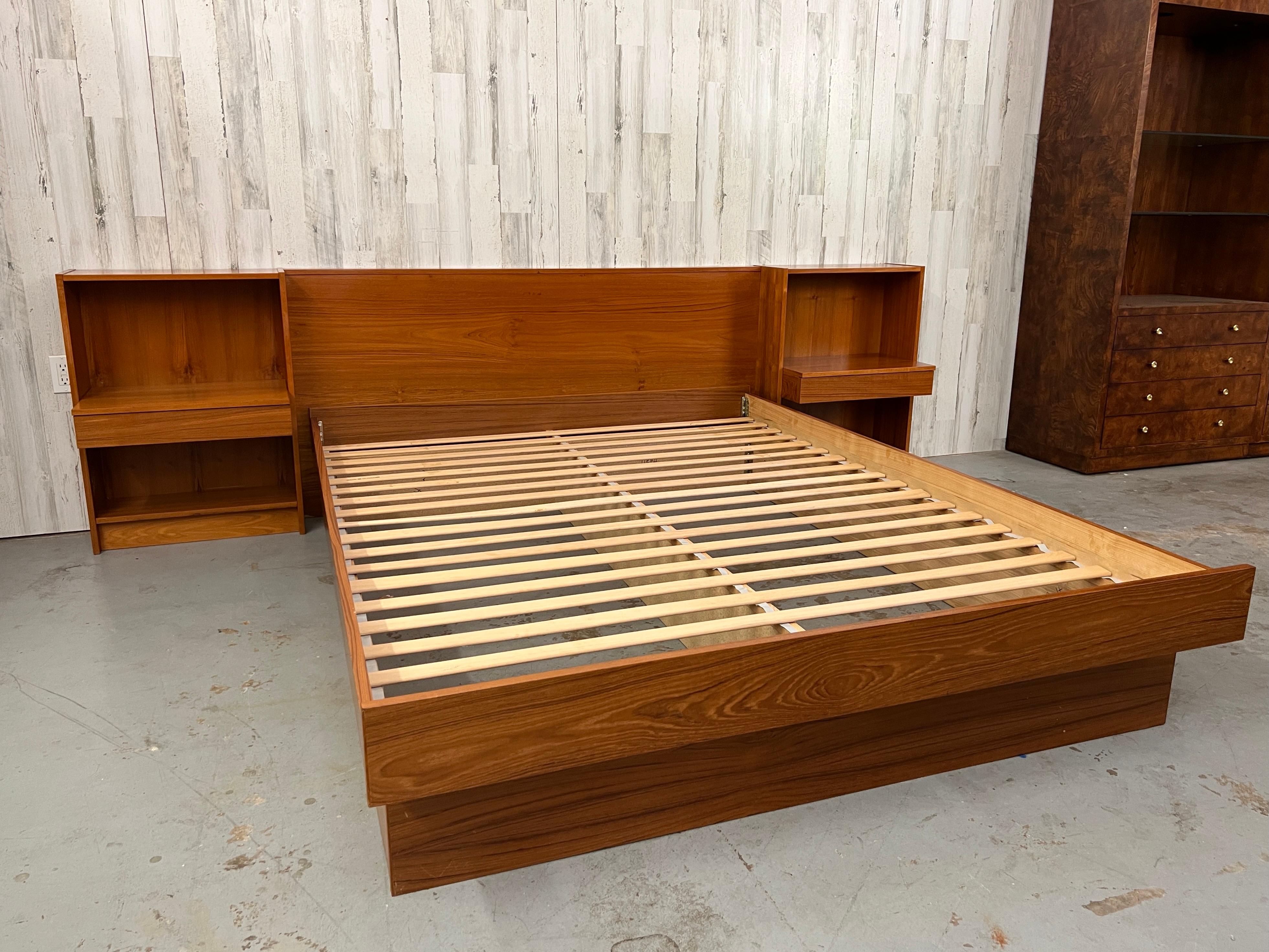Veneer Danish Modern Platform Bed & Nightstands- Queen Size