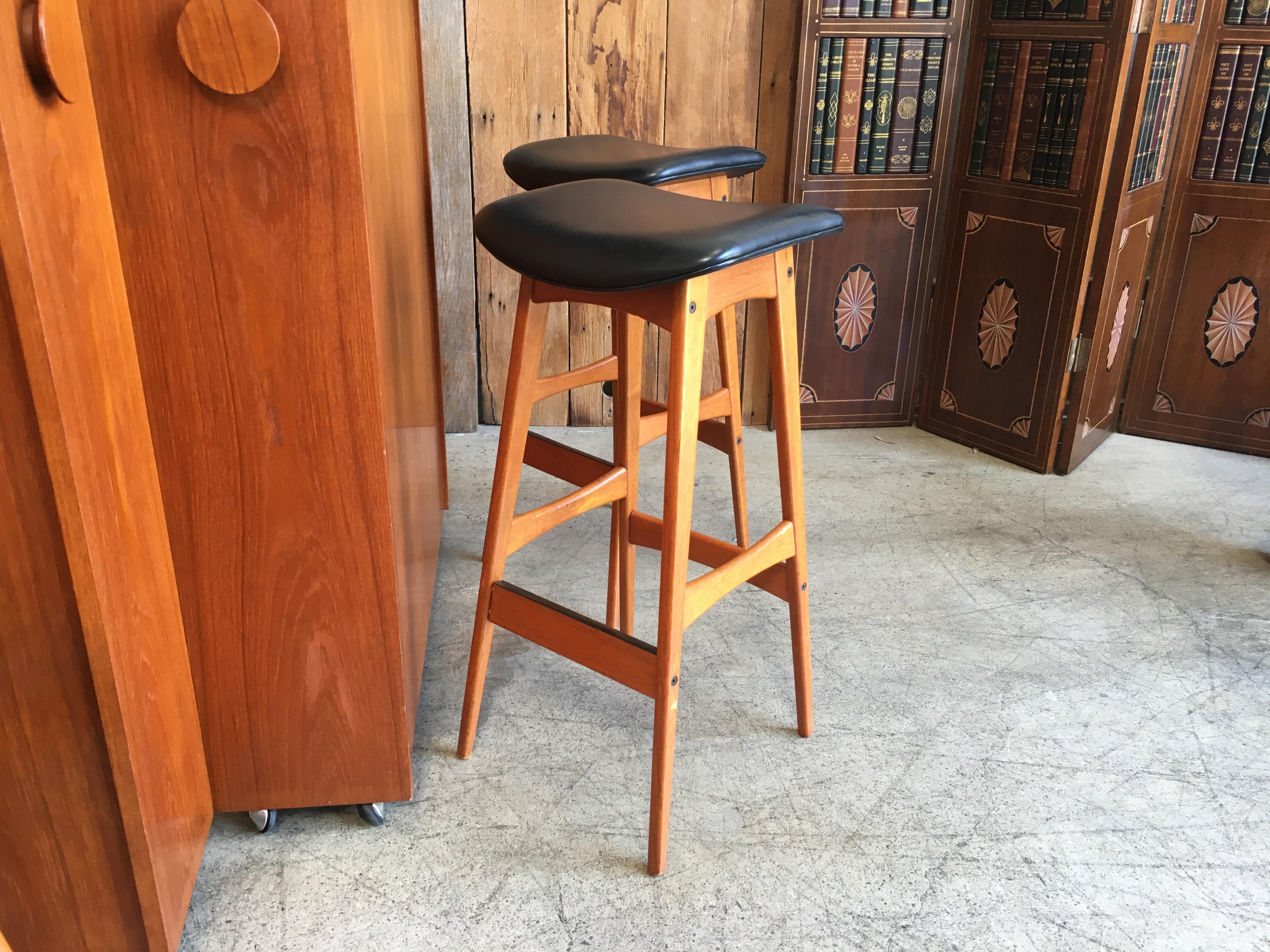 Danish Modern Portable Bar with Four Stools by Johannes Andersen 8