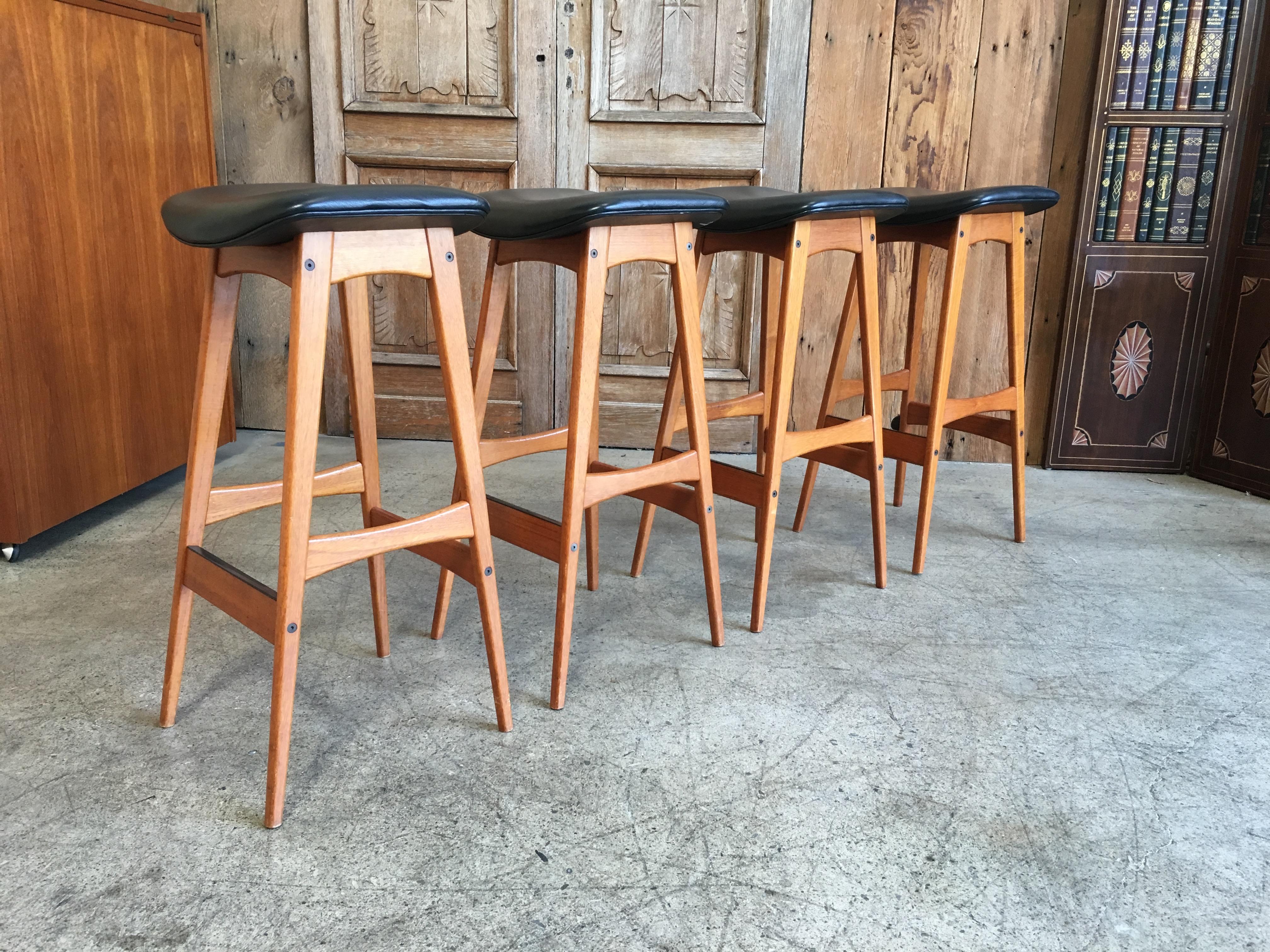 Danish Modern Portable Bar with Four Stools by Johannes Andersen 11