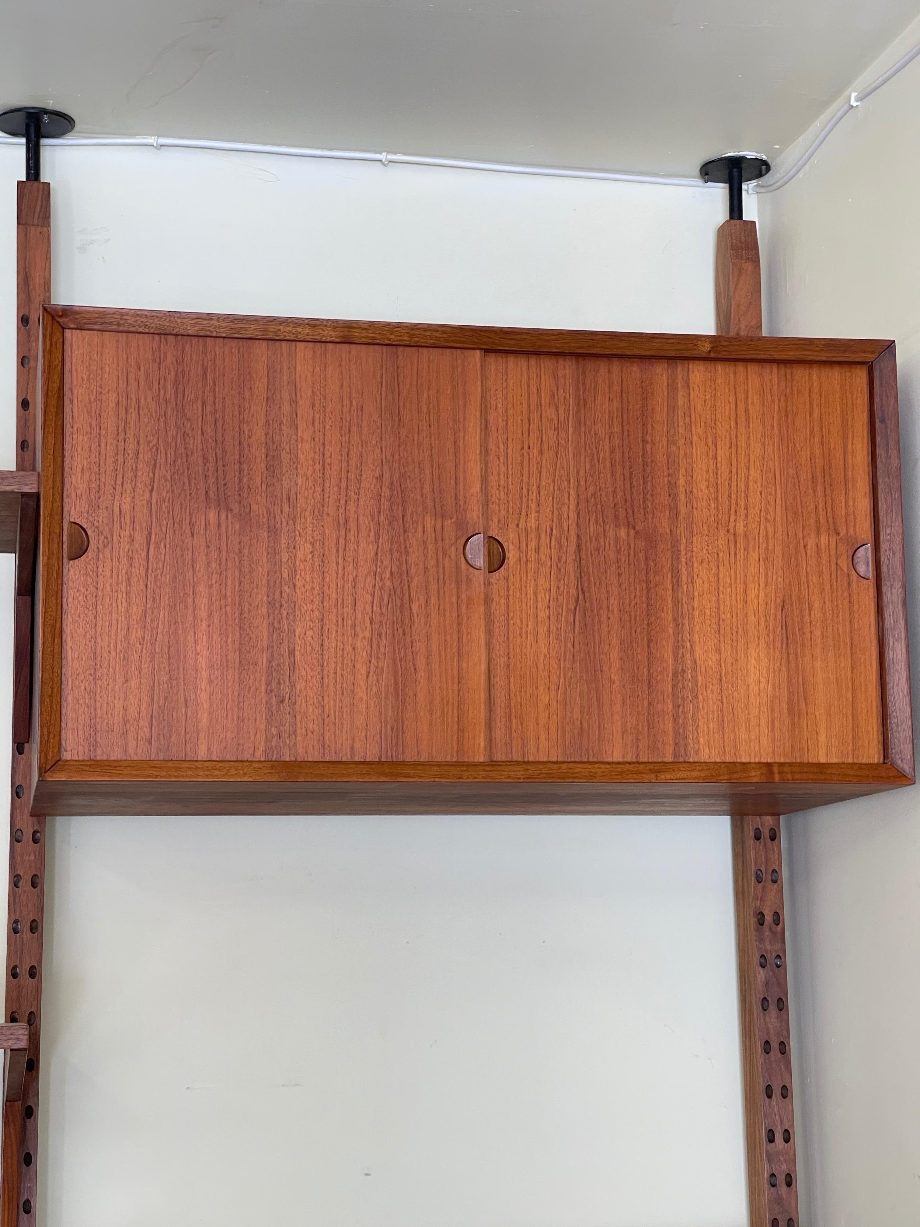Danish Modern Poul Cadovius Cado Tension Pole Floating Wall Unit Room Divider In Excellent Condition In Las Vegas, NV