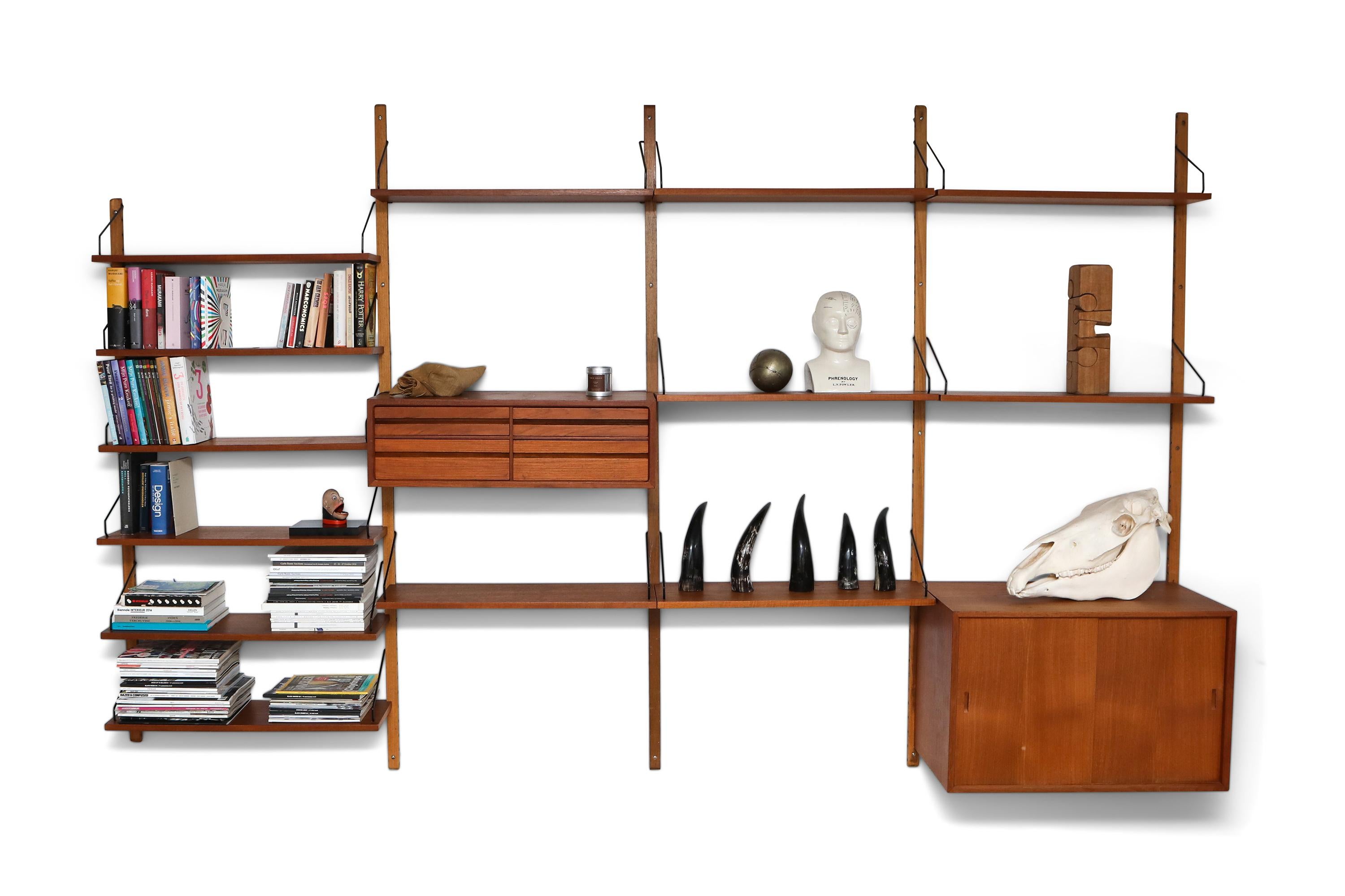 Poul Cadovius 'Royal System' wall unit

Nice variation of wide and small size shelving unit
one storage unit and one four drawer unit included.