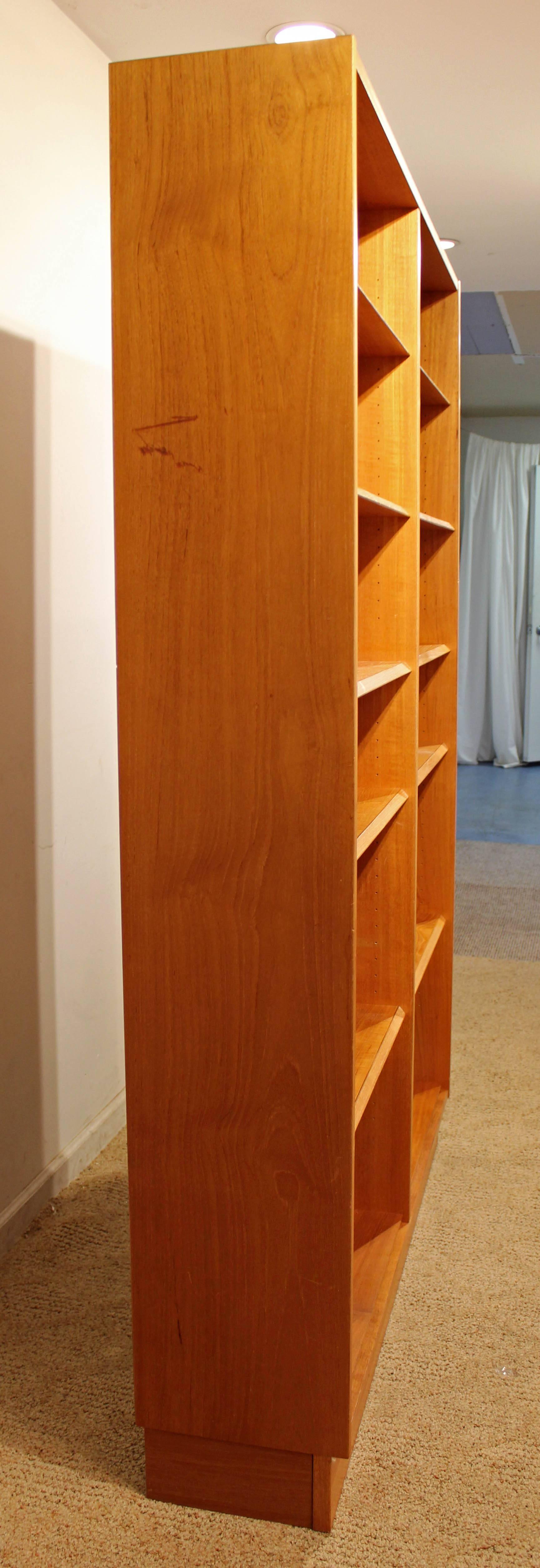 hundevad bookcase