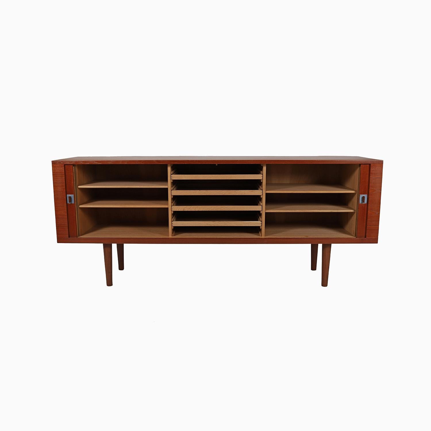 Dänisches modernes dänisches „President Sideboard“ von HJ Wegner im Angebot 4