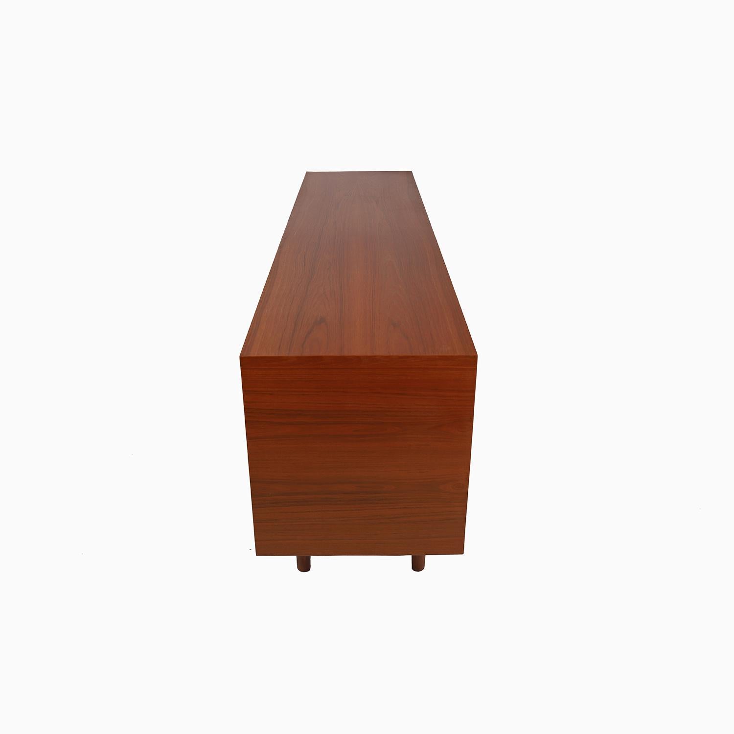 Dänisches modernes dänisches „President Sideboard“ von HJ Wegner (20. Jahrhundert) im Angebot