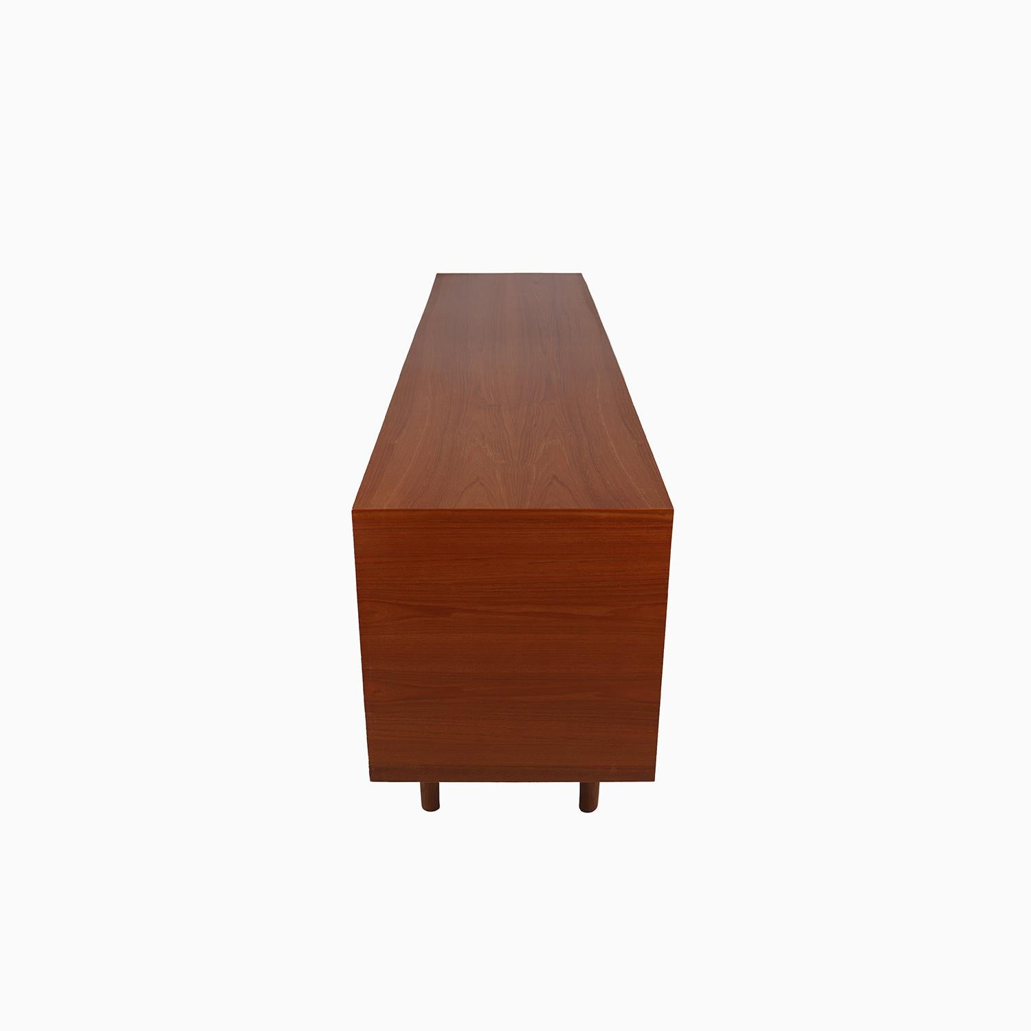 Dänisches modernes dänisches „President Sideboard“ von HJ Wegner im Angebot 1