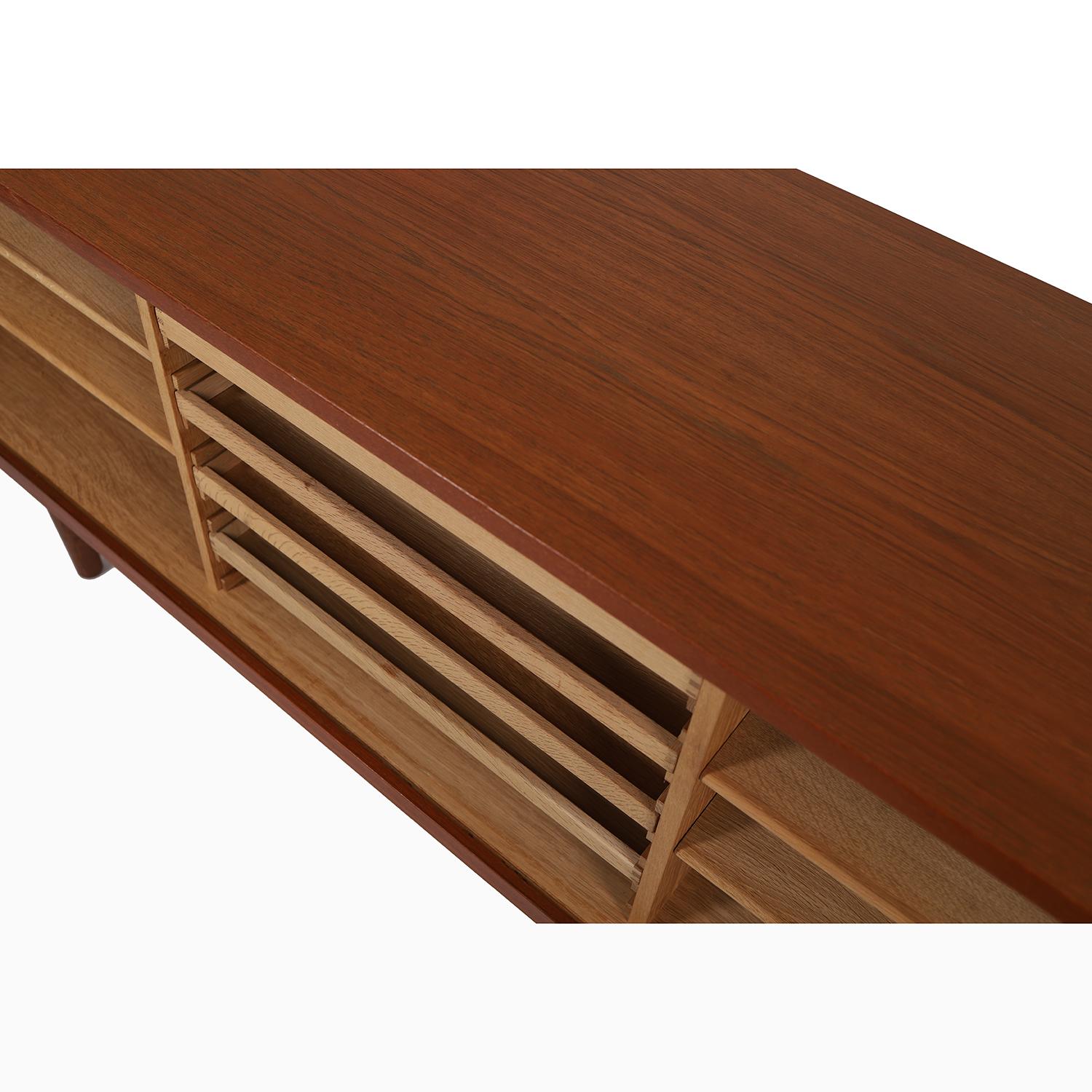 Dänisches modernes dänisches „President Sideboard“ von HJ Wegner im Angebot 2