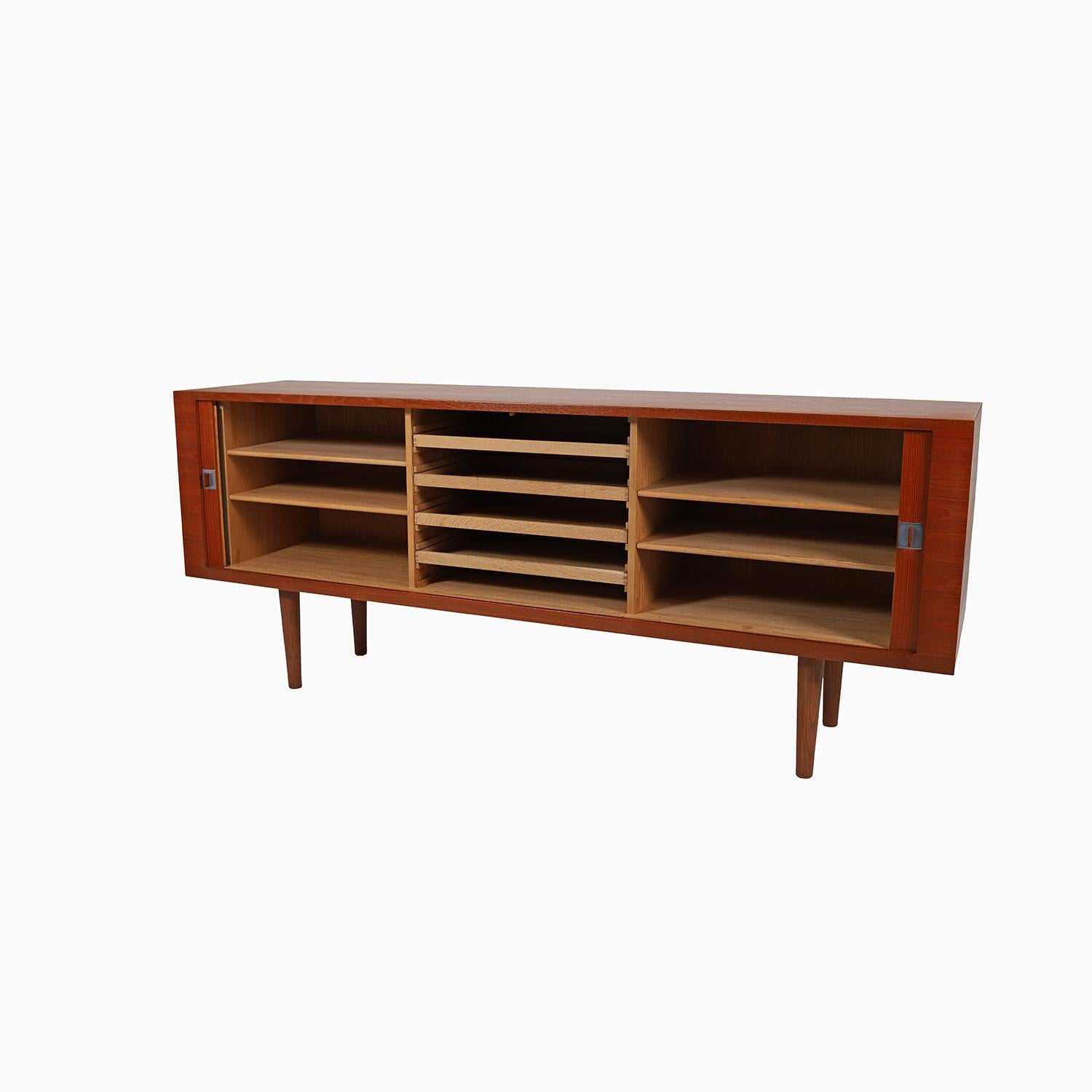 Dänisches modernes dänisches „President Sideboard“ von HJ Wegner im Angebot 3