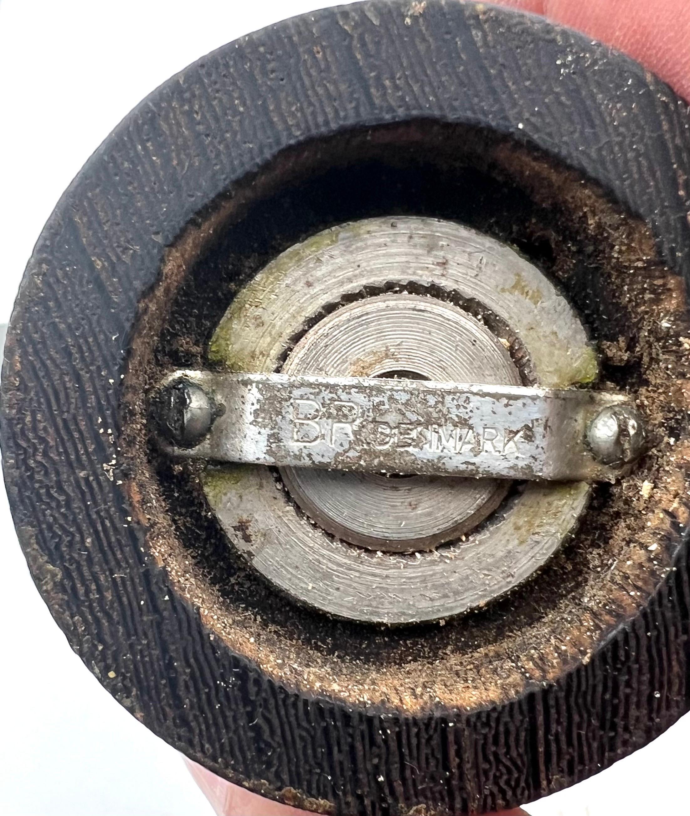 Raro pepiere moderno danese di BR Denmark in legno di wengé In condizioni ottime in vendita a San Diego, CA