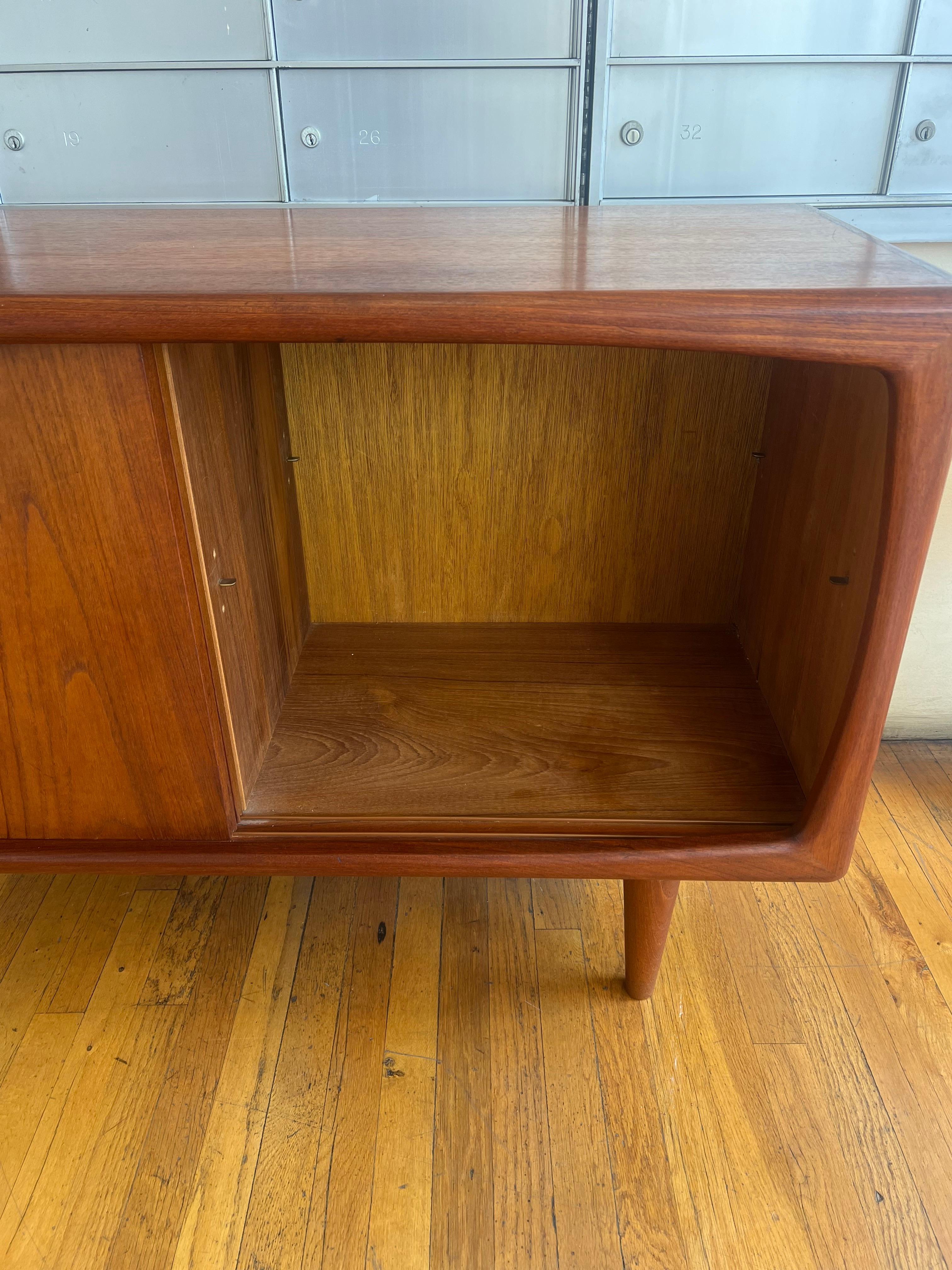 Danish Modern Rare Teak Petite Credenza Sideboard Buffet by H.P Hansen Denmark In Good Condition In San Diego, CA