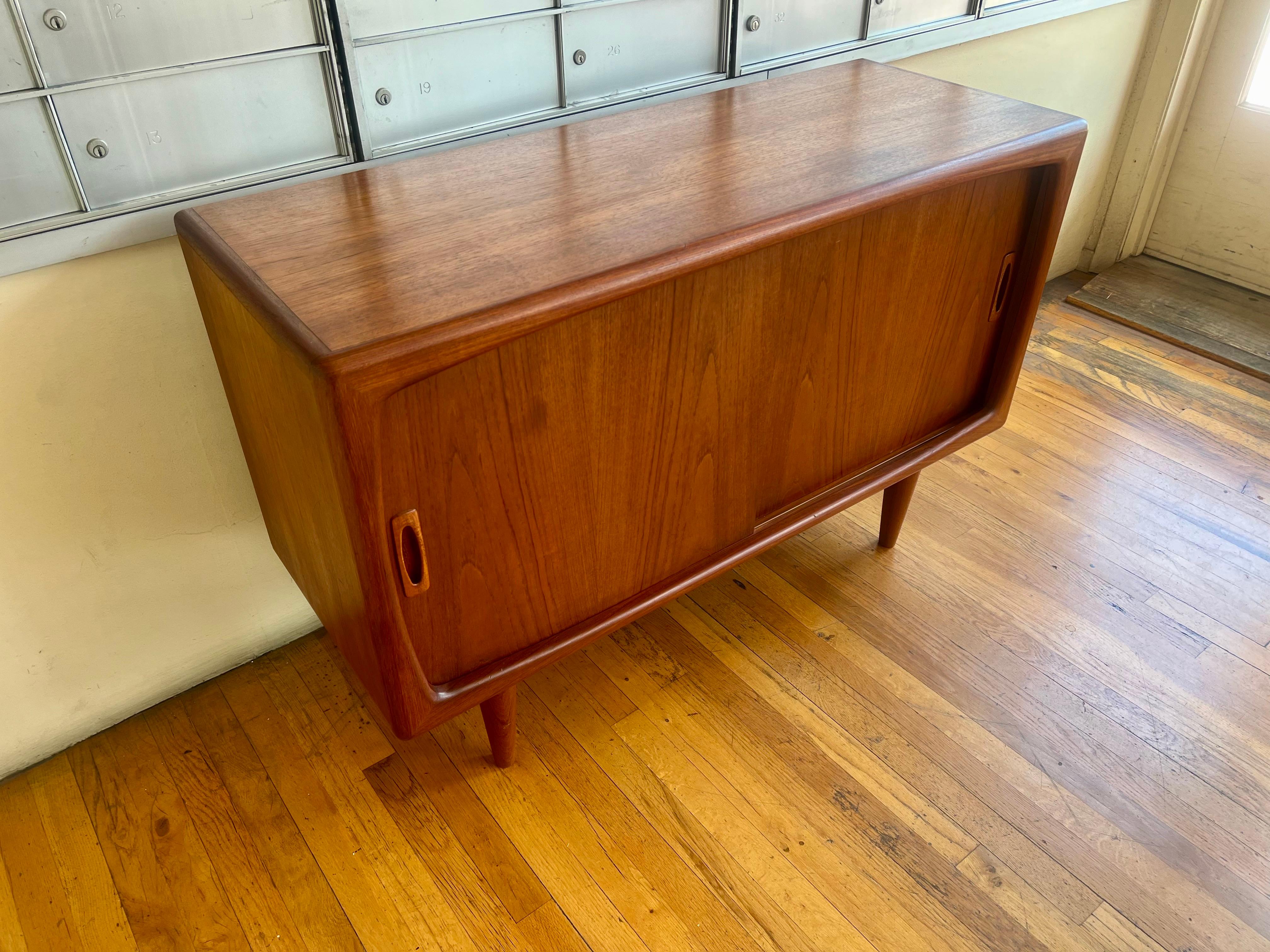 Danish Modern Rare Teak Petite Credenza Sideboard Buffet by H.P Hansen Denmark 2