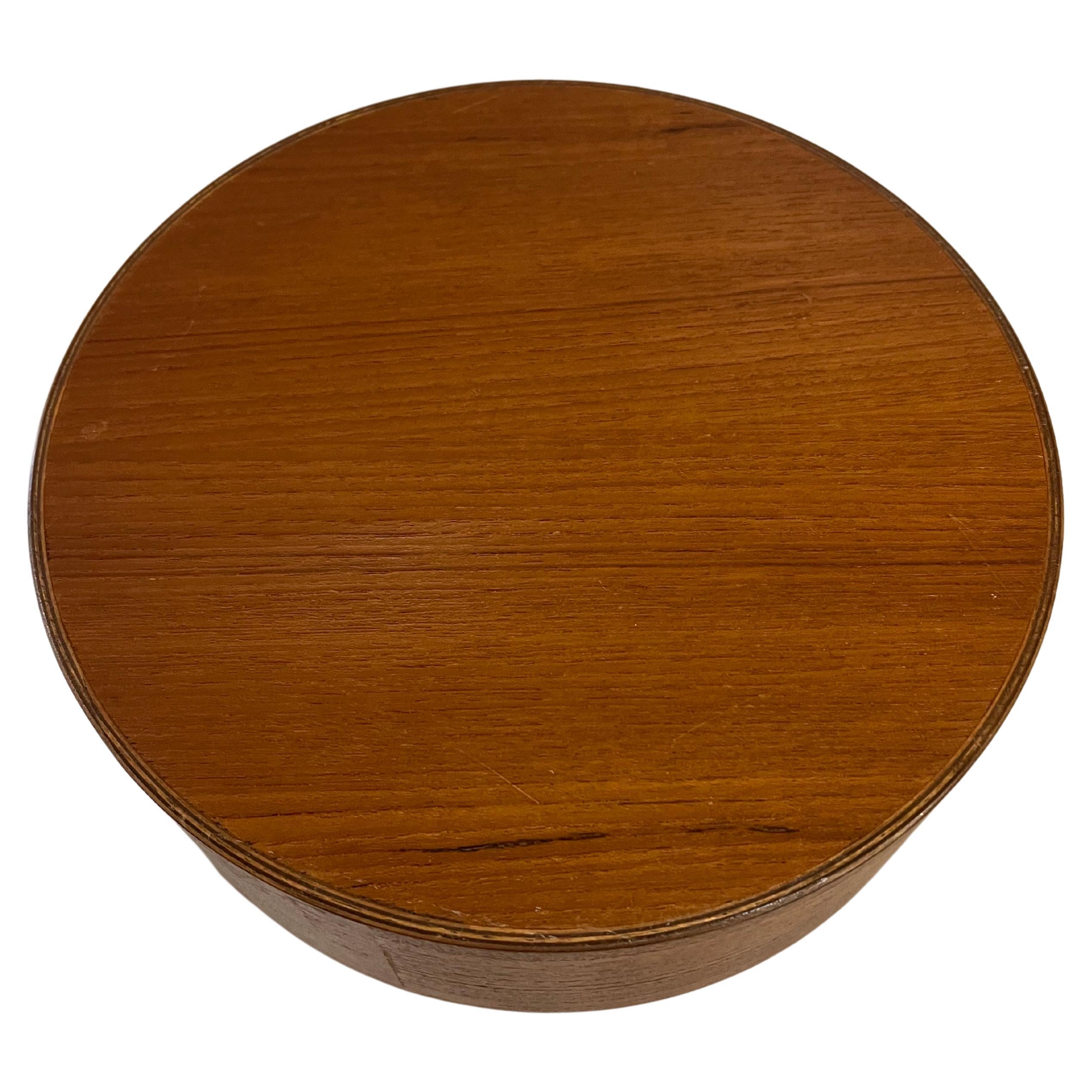 Elegant straight edge wall teak bowl Catch it all , circa 1950's beautiful condition great craftsmanship can be used as center piece.