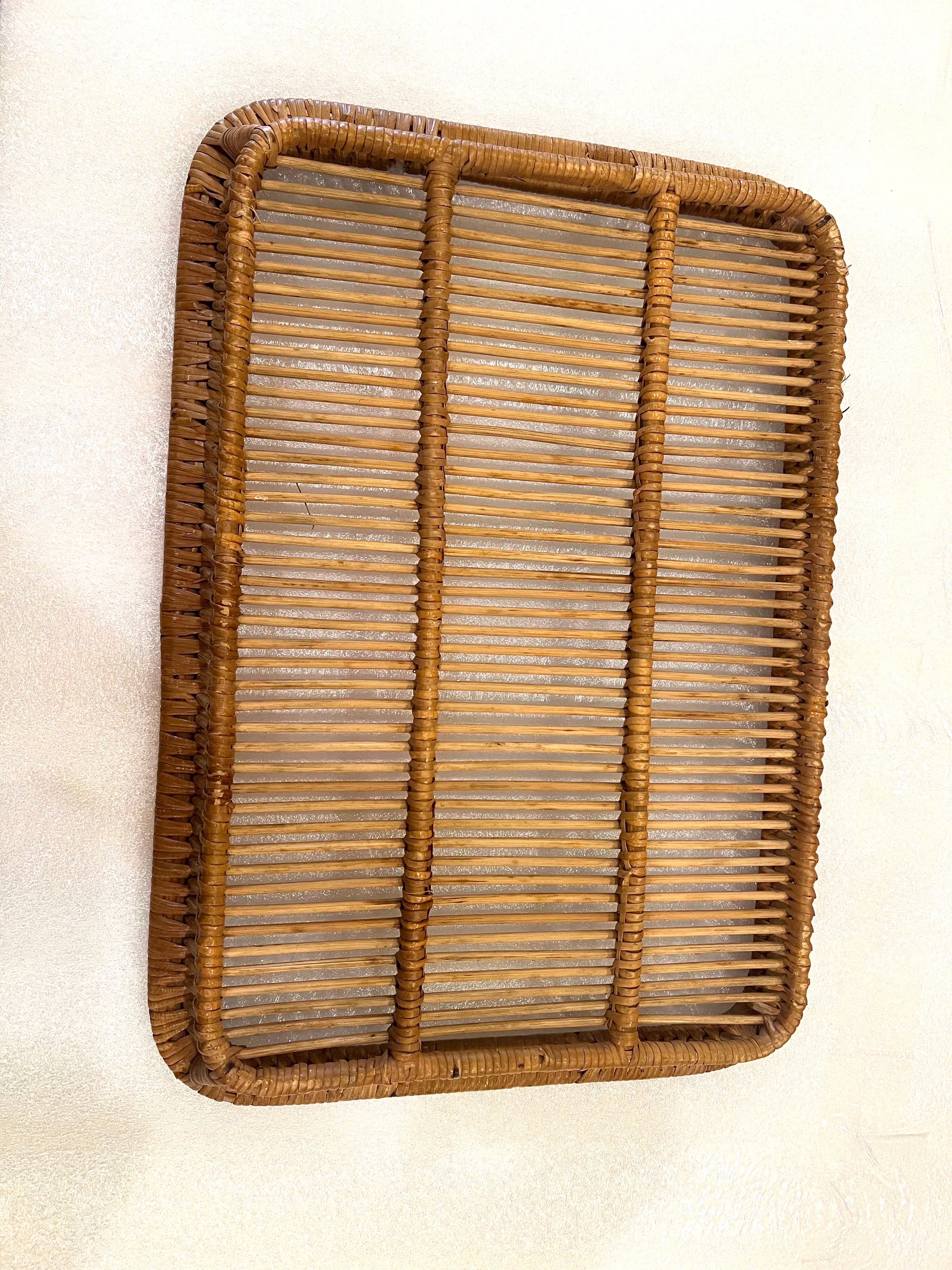 Danish Modern Rattan Tray Made by Artek Finland In Good Condition For Sale In San Diego, CA