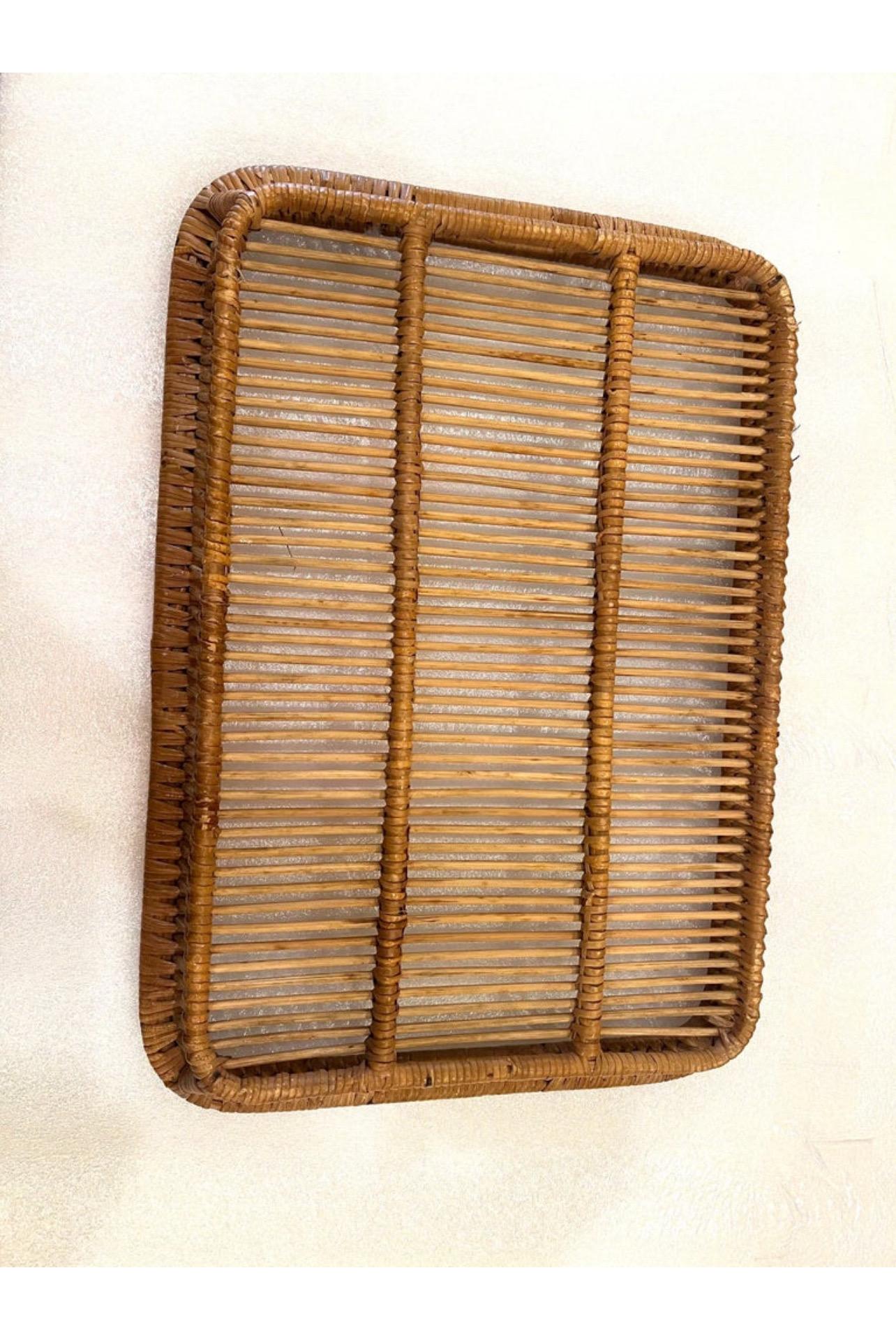 Danish Modern Rattan Tray Made by Artek Finland In Good Condition In San Diego, CA