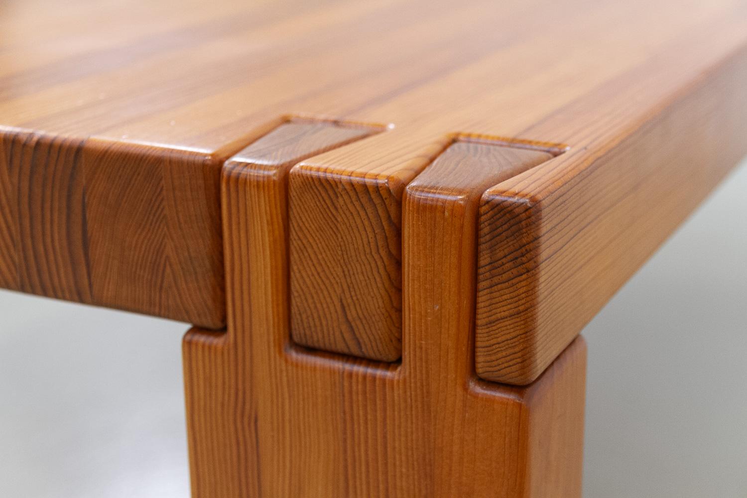 Dänischer moderner rechteckiger brutalistischer dänischer Couchtisch aus Oregon Kiefernholz, 1970er Jahre. im Angebot 5