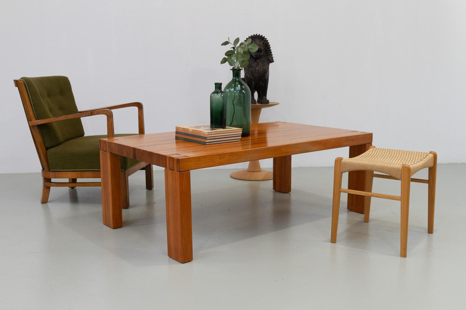Dänischer moderner rechteckiger brutalistischer dänischer Couchtisch aus Oregon Kiefernholz, 1970er Jahre. im Angebot 7